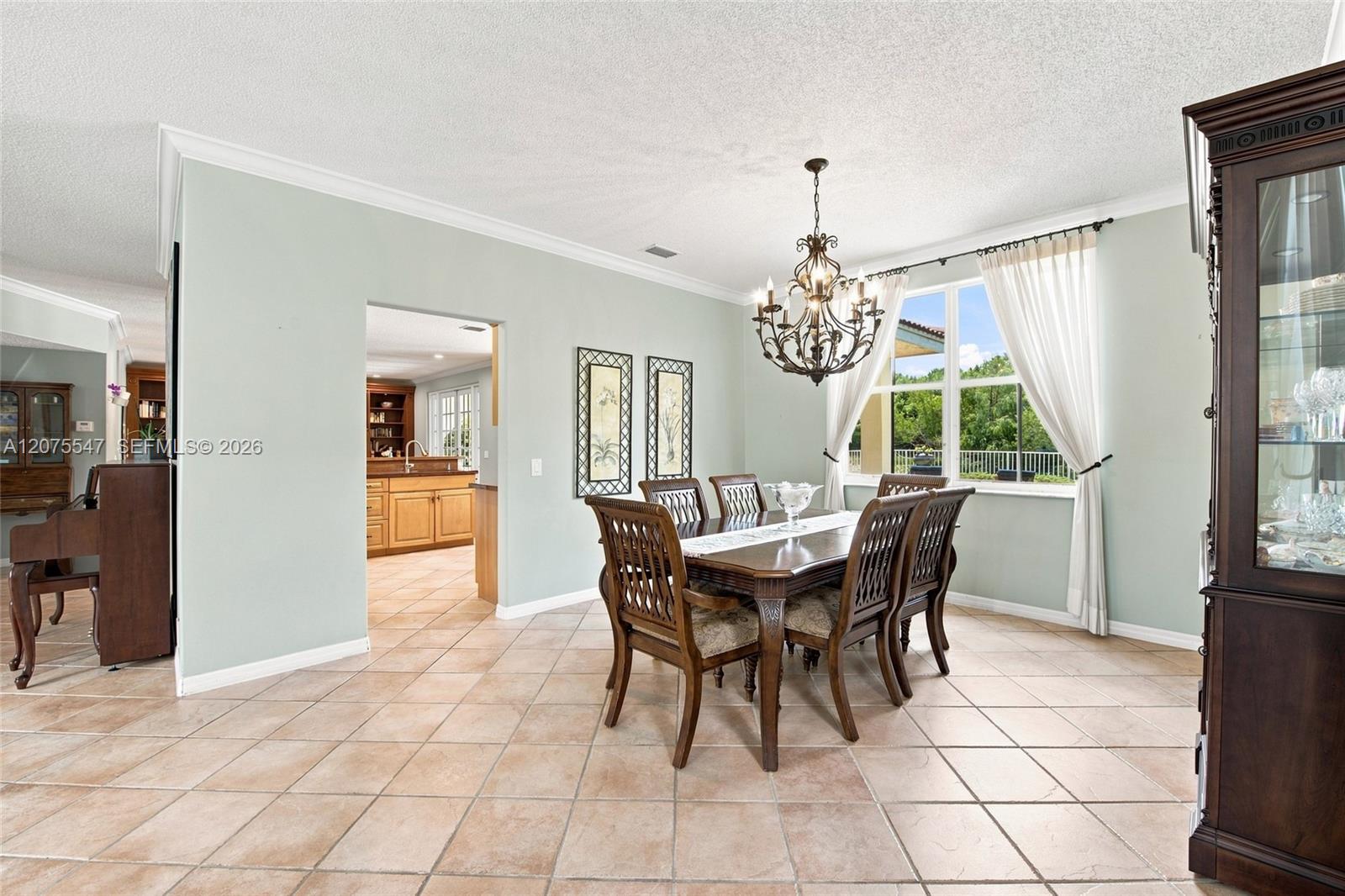 861 Crestview Cir