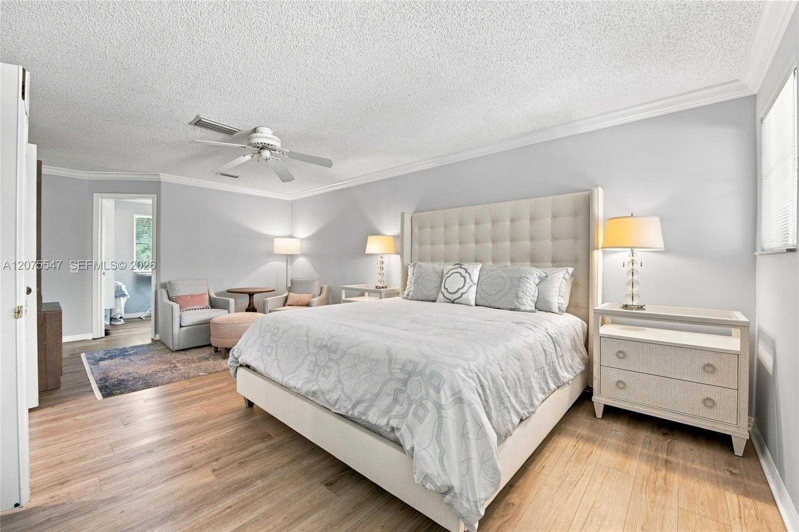 861 Crestview Cir
