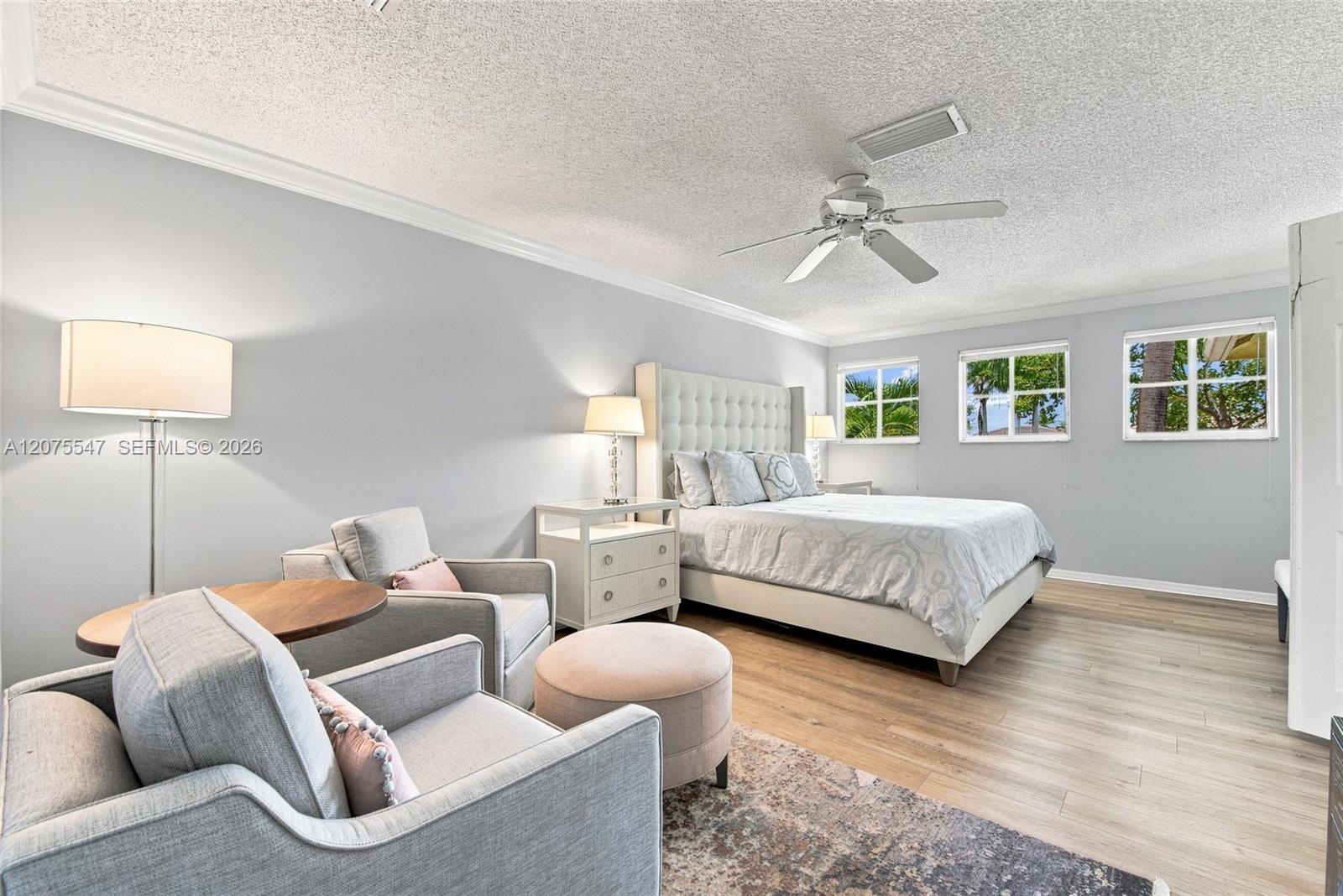 861 Crestview Cir