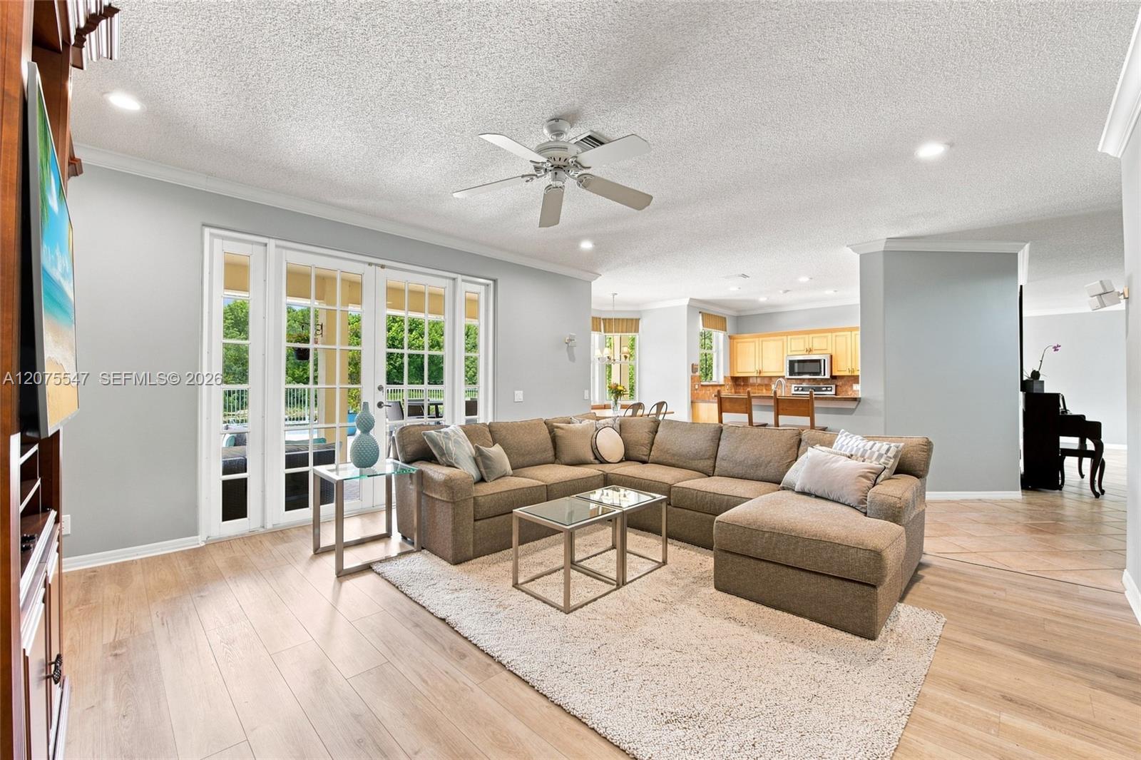 861 Crestview Cir