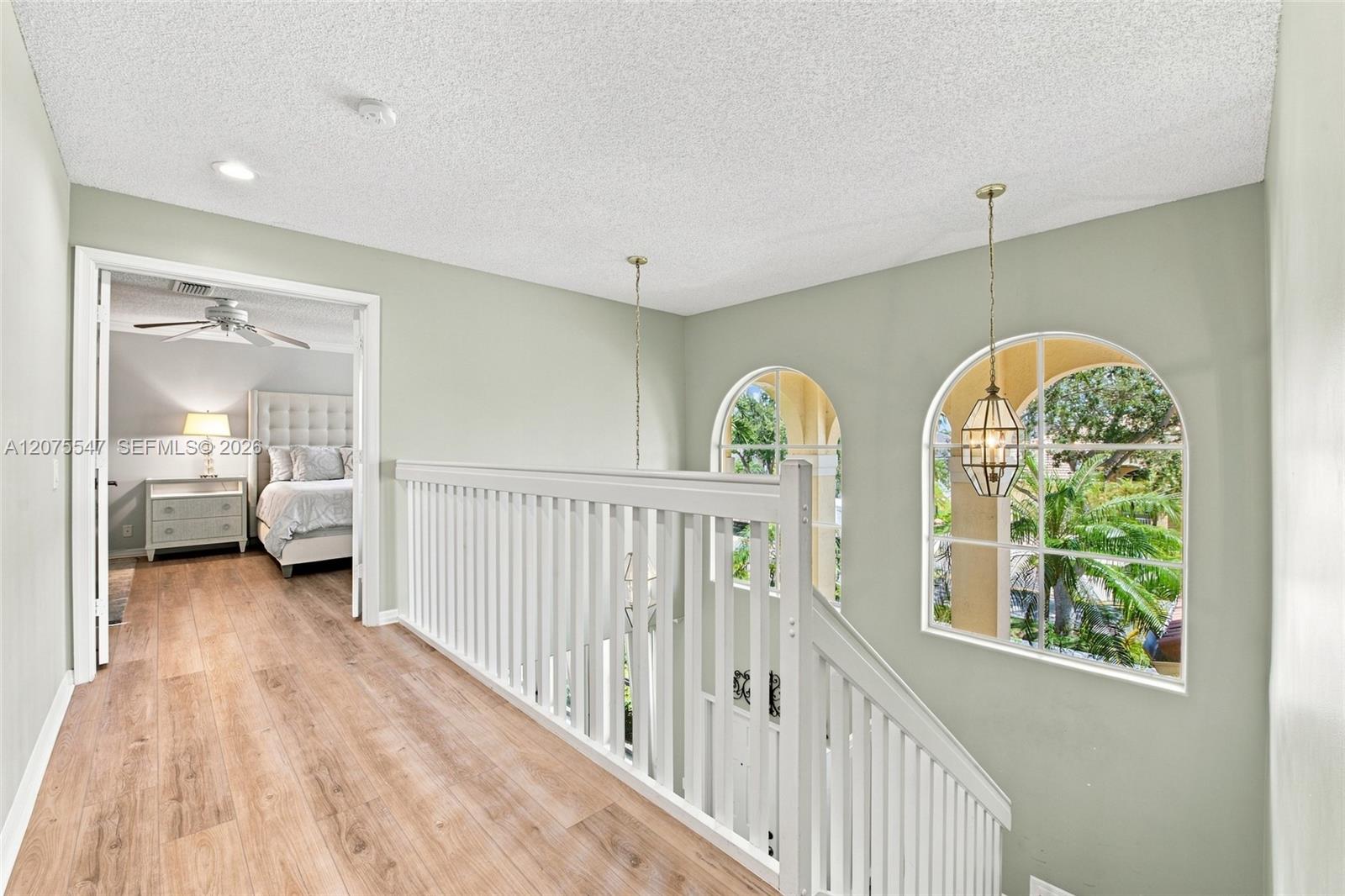 861 Crestview Cir