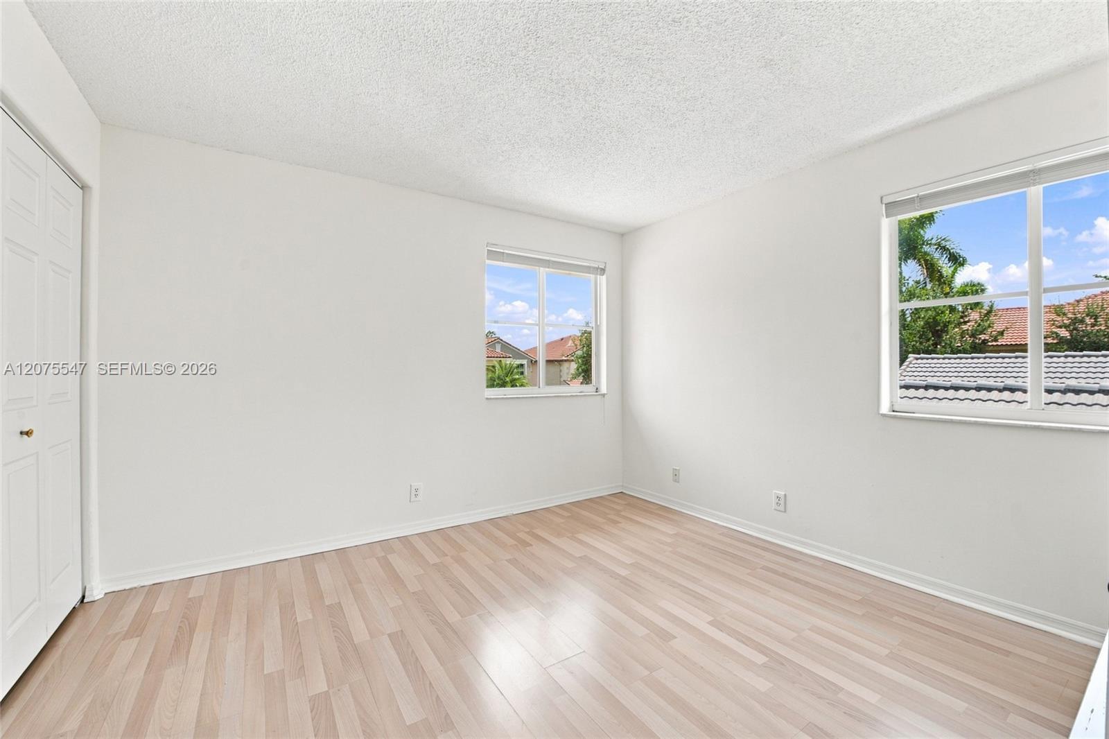861 Crestview Cir