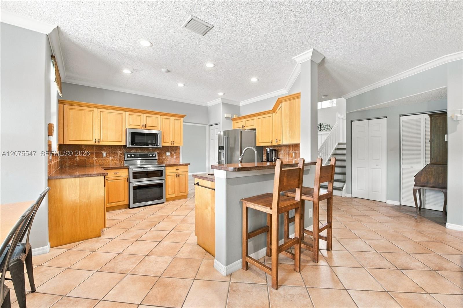 861 Crestview Cir