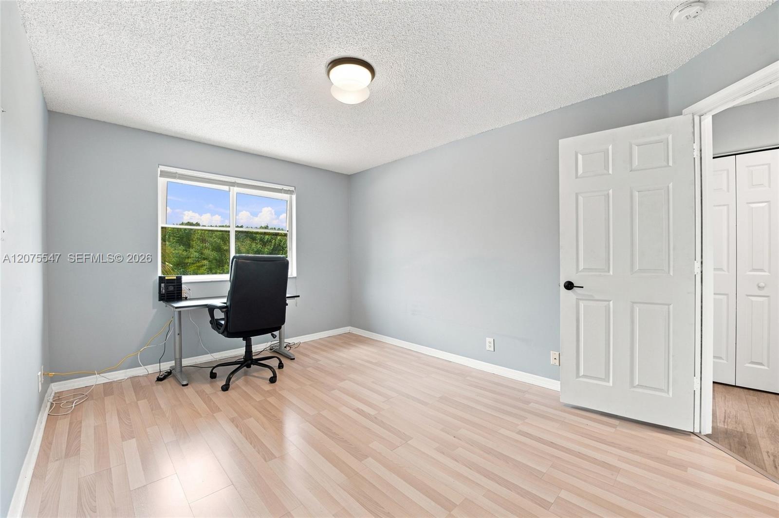 861 Crestview Cir
