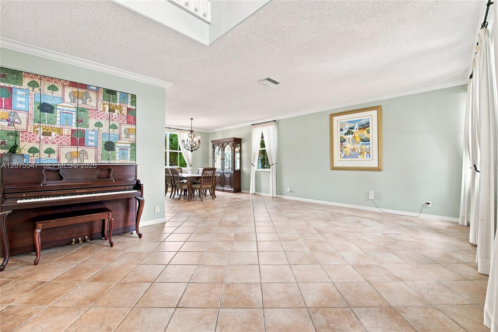 861 Crestview Cir