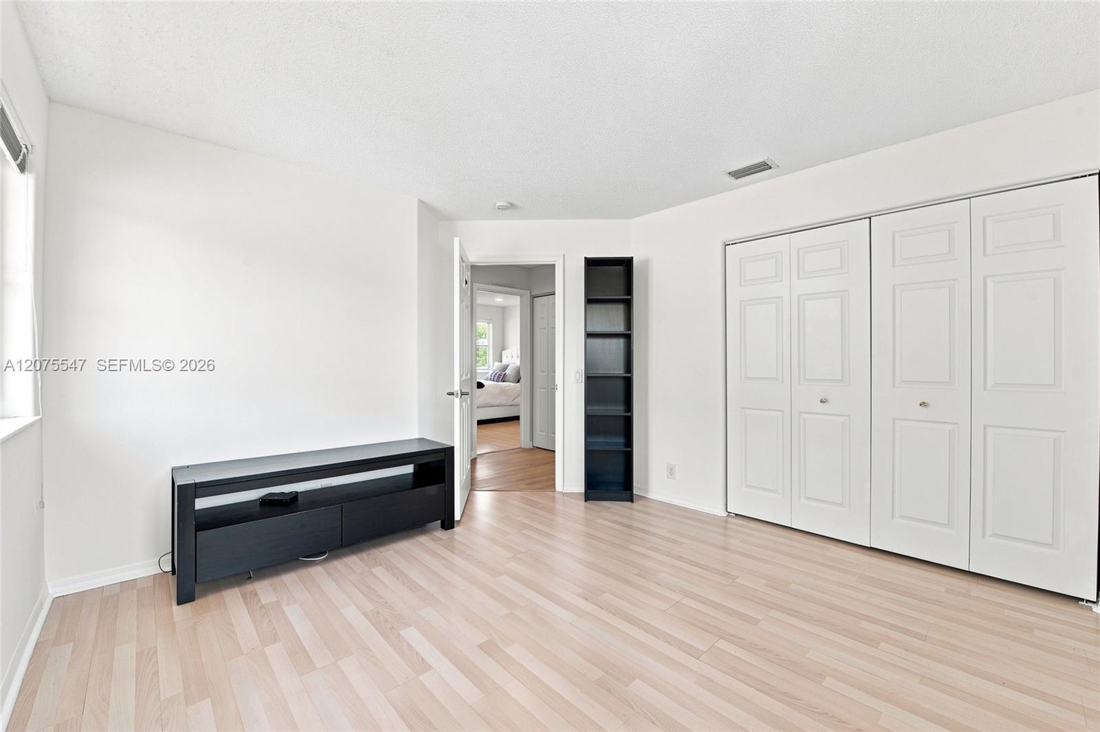 861 Crestview Cir