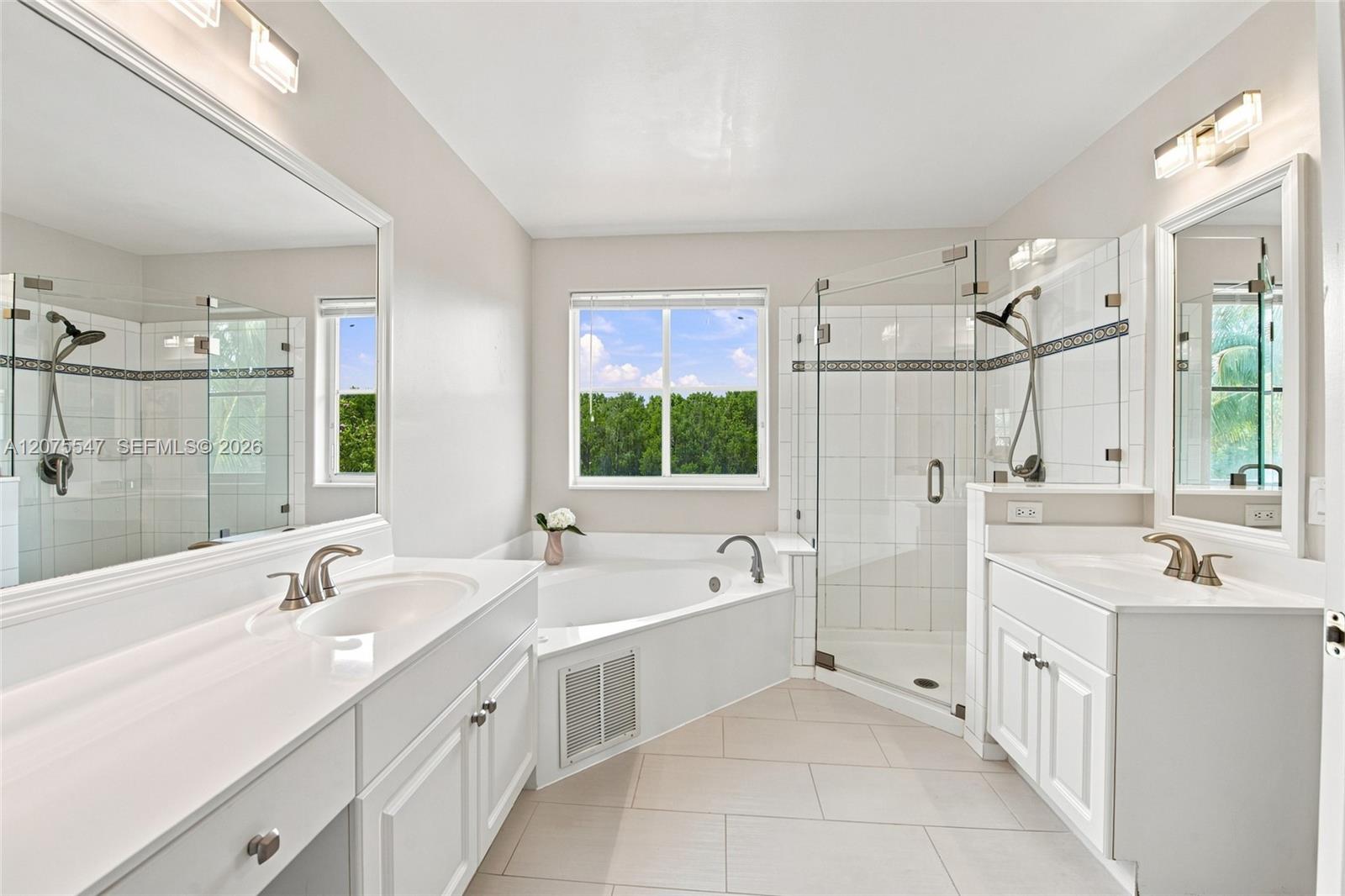 861 Crestview Cir