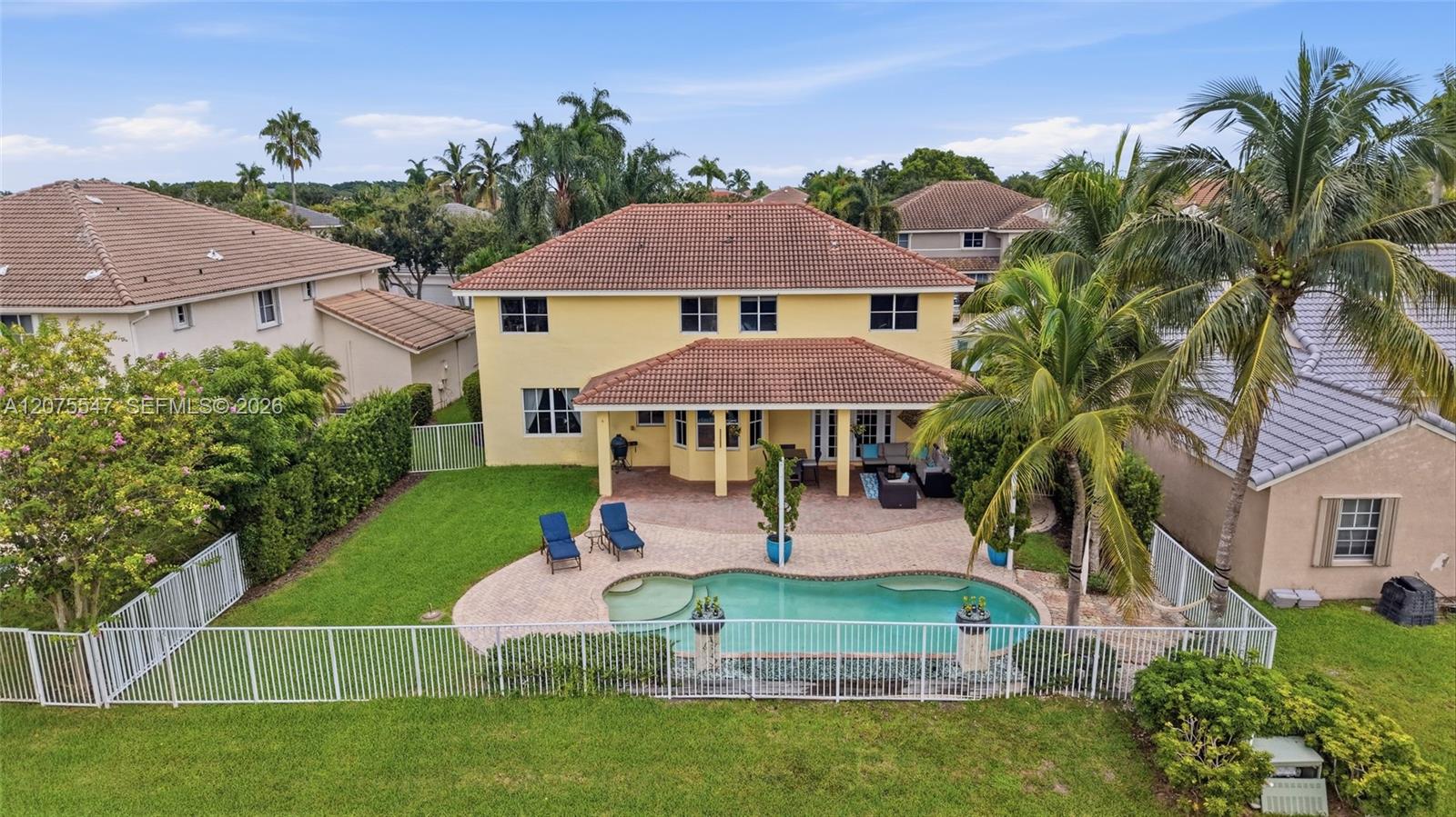 861 Crestview Cir