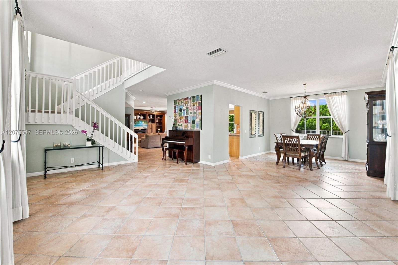 861 Crestview Cir
