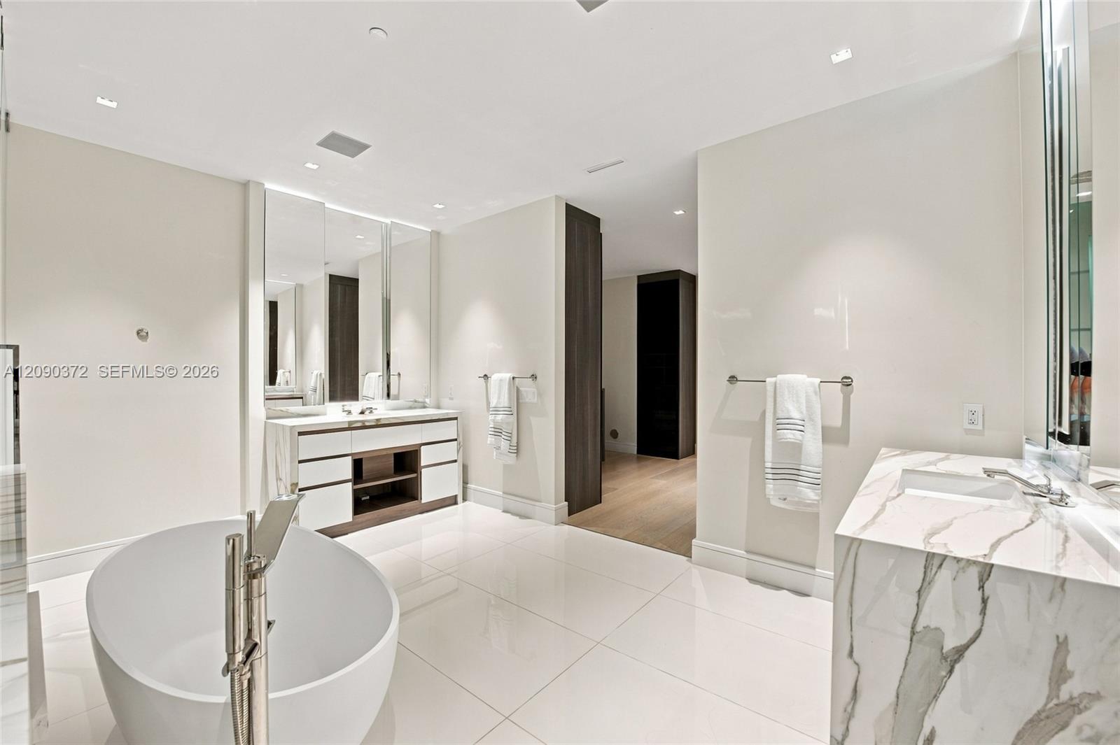 725 S Ocean Boulevard 105