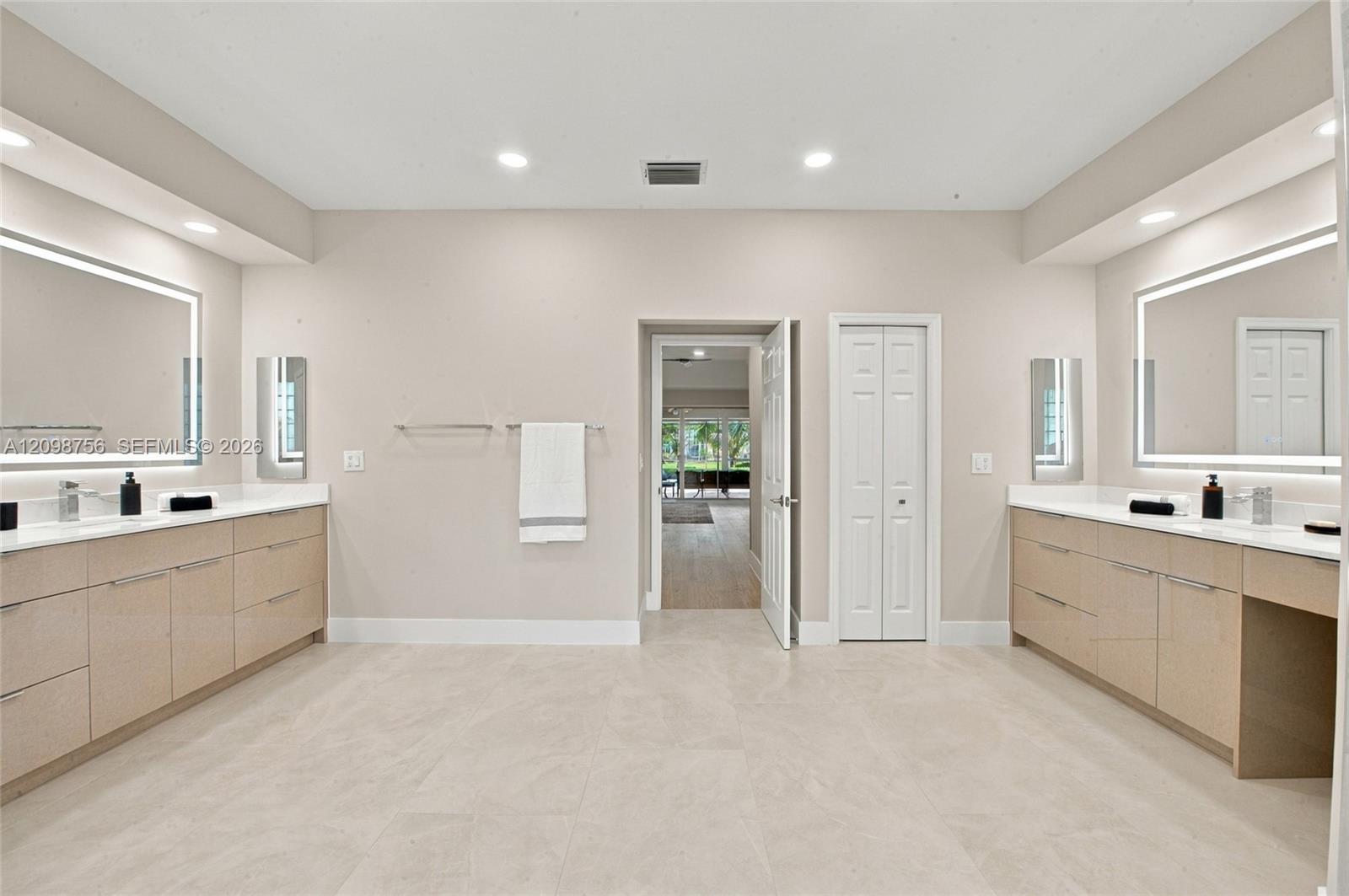 158 Dockside Cir