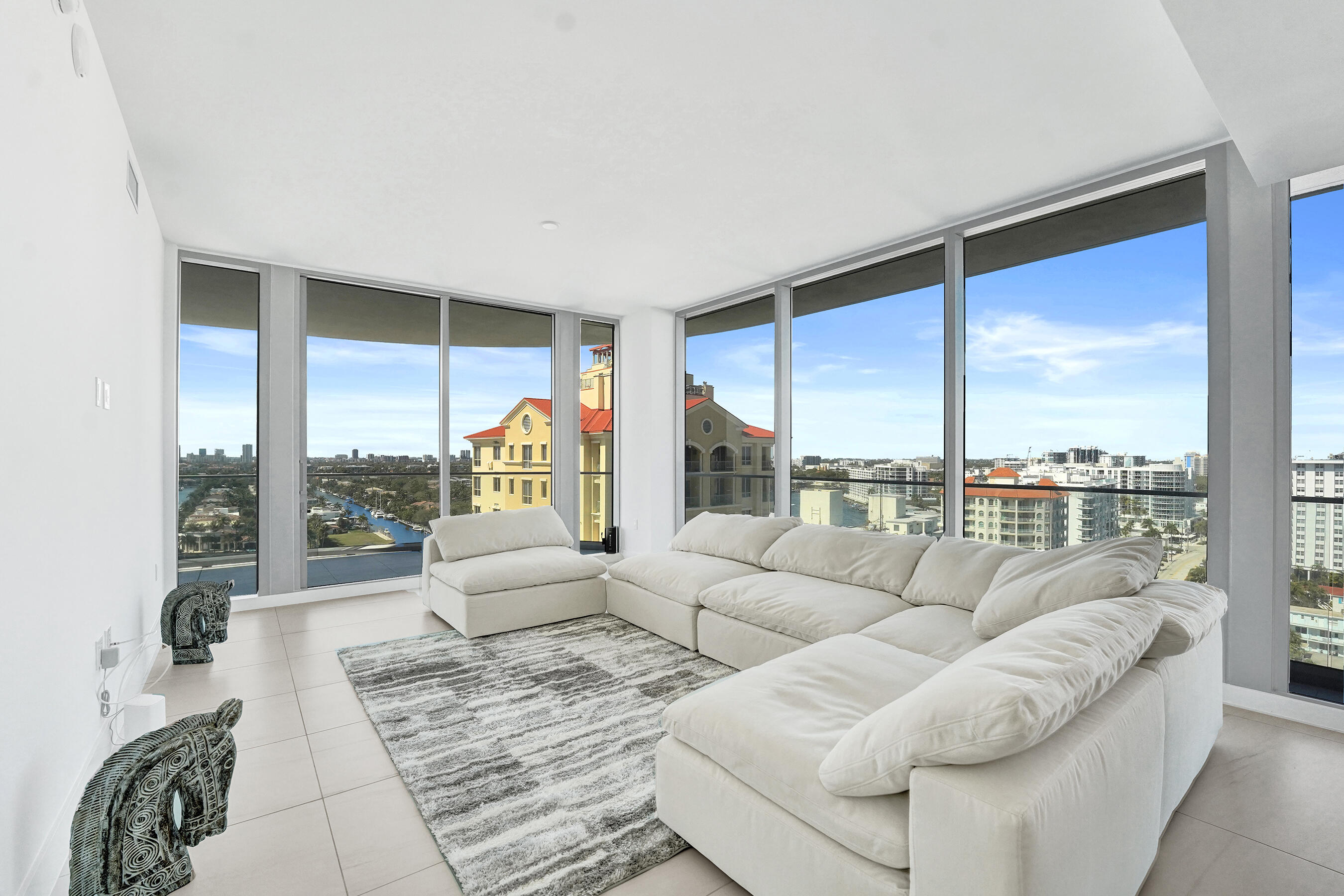 153 N Seabreeze Boulevard 1204