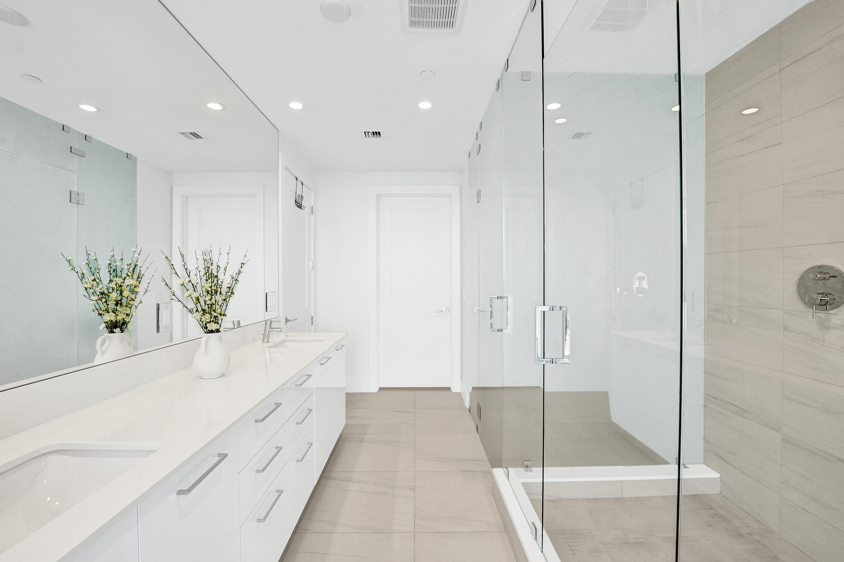 153 N Seabreeze Boulevard 1204
