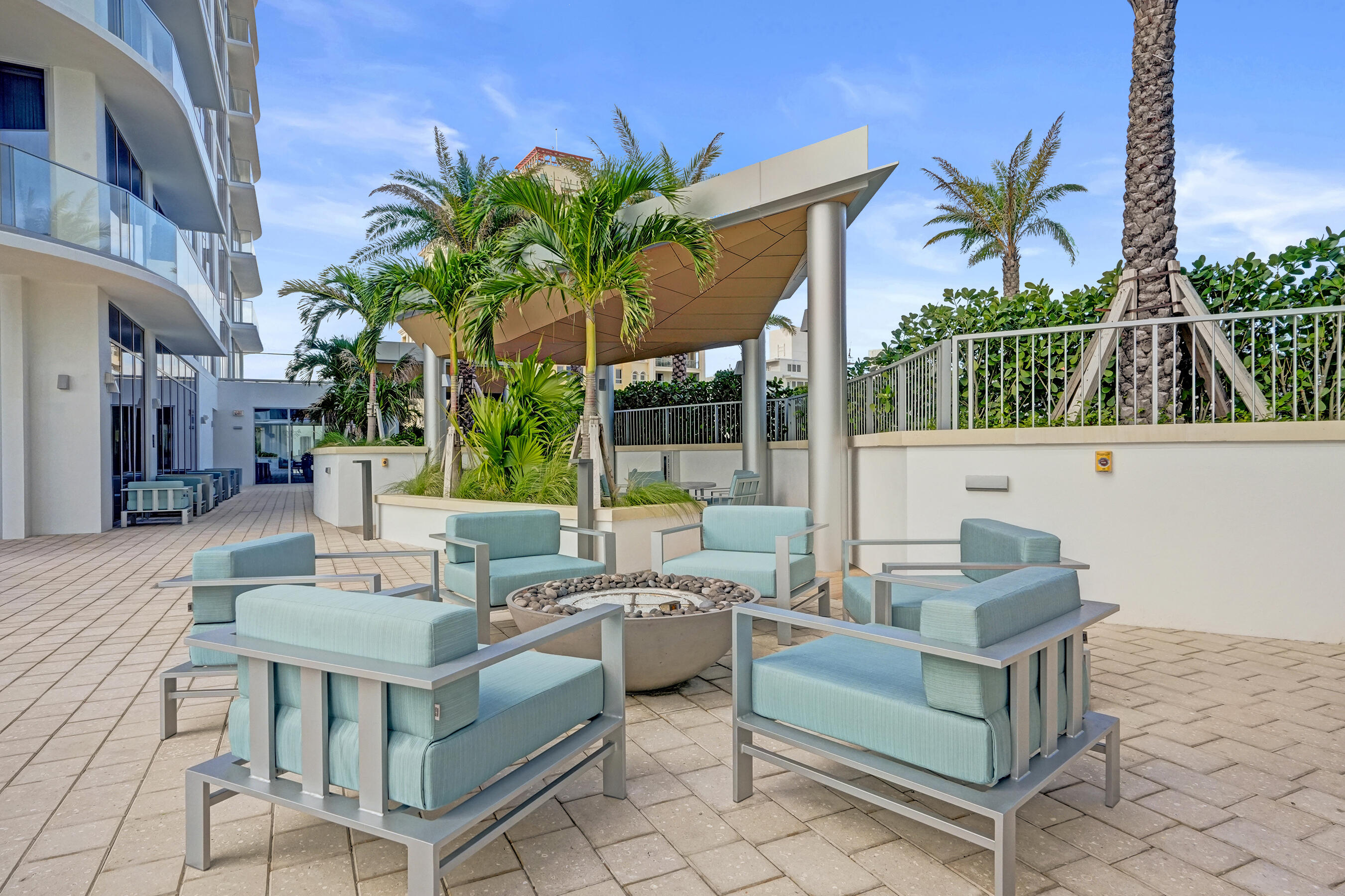 153 N Seabreeze Boulevard 1204