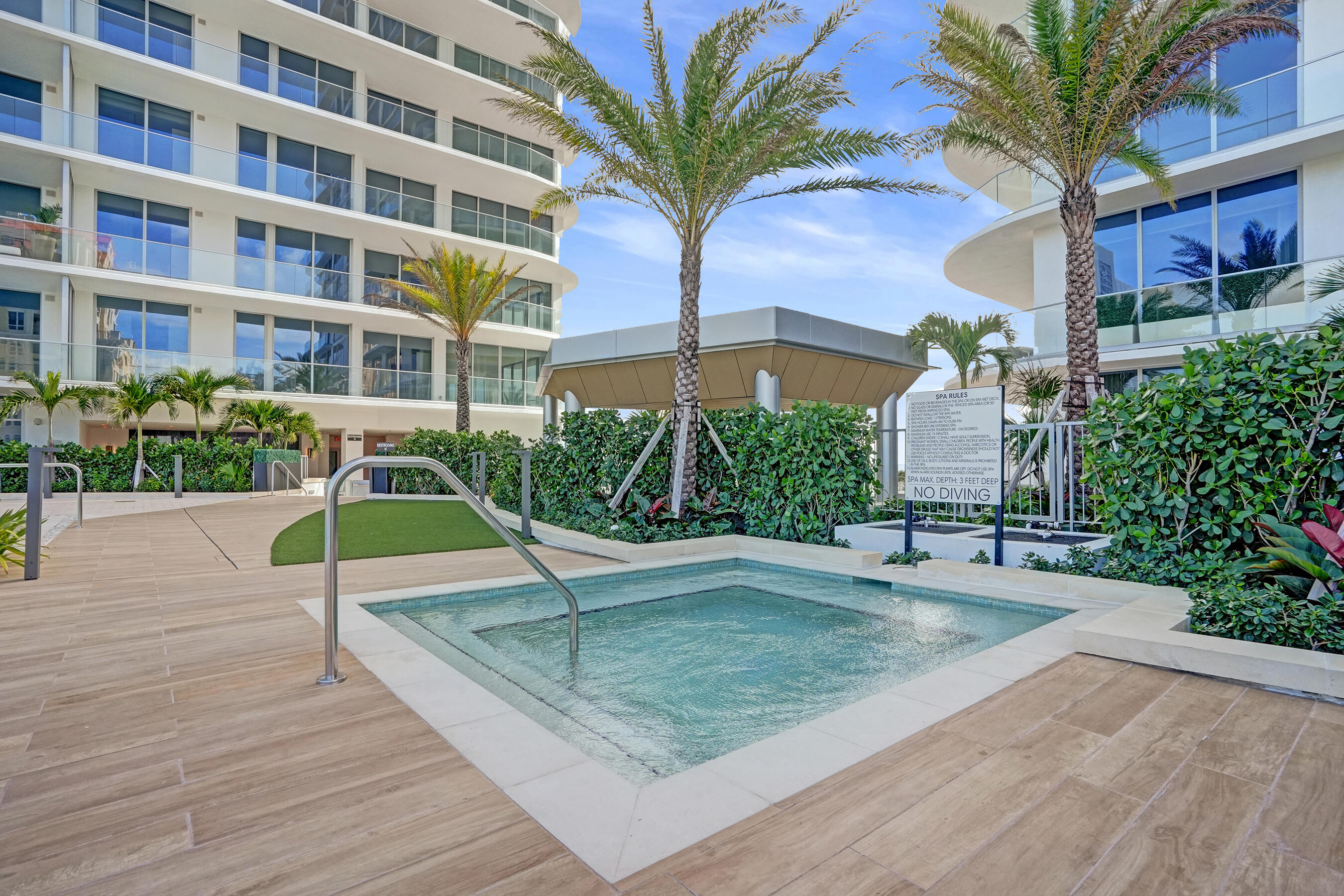 153 N Seabreeze Boulevard 1204