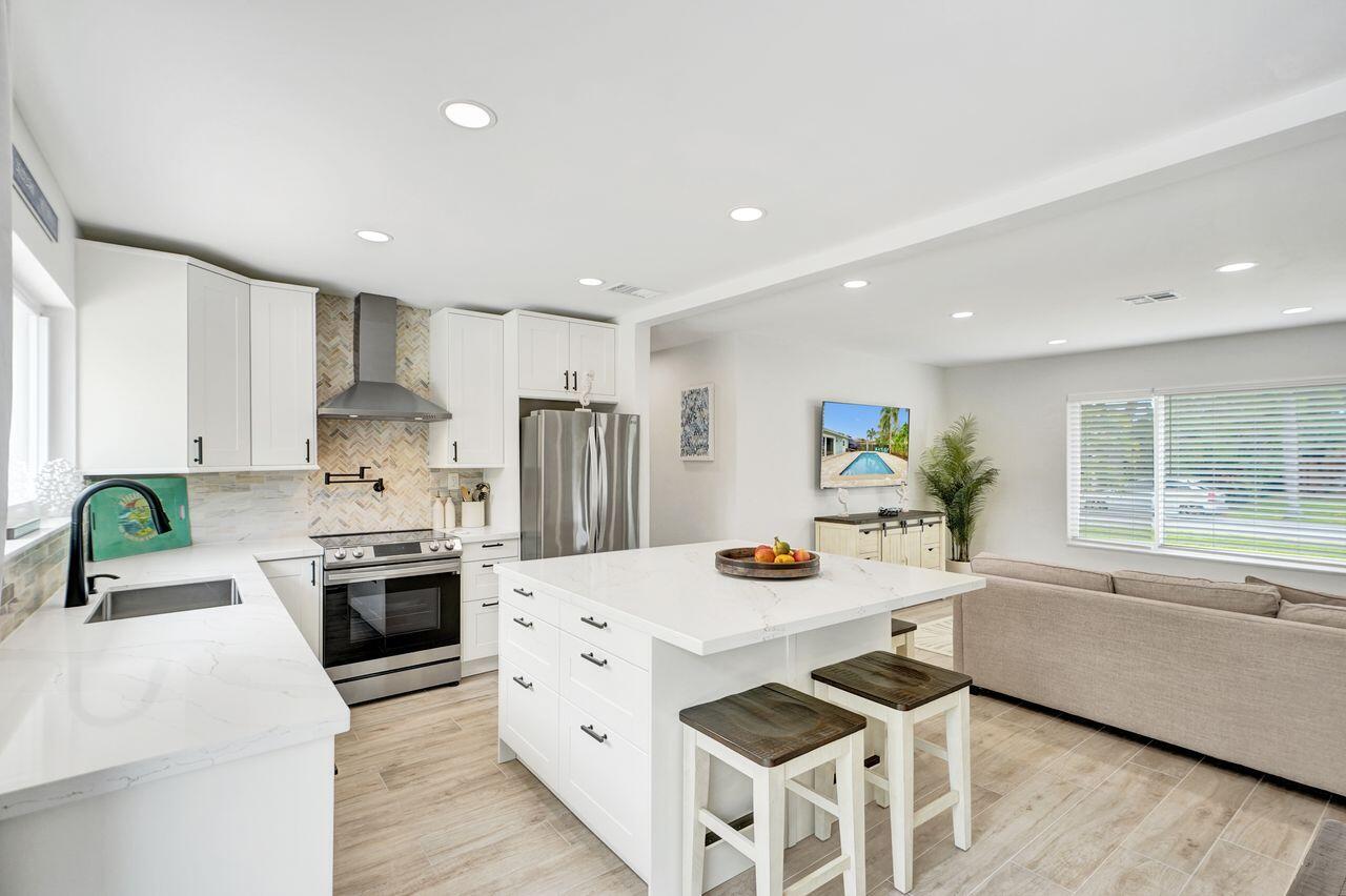 275 SW 14th Street