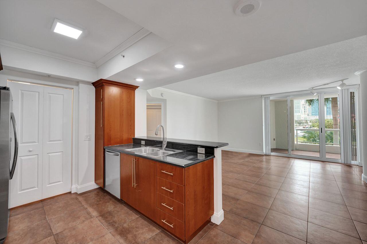 401 SW 4th Avenue 203