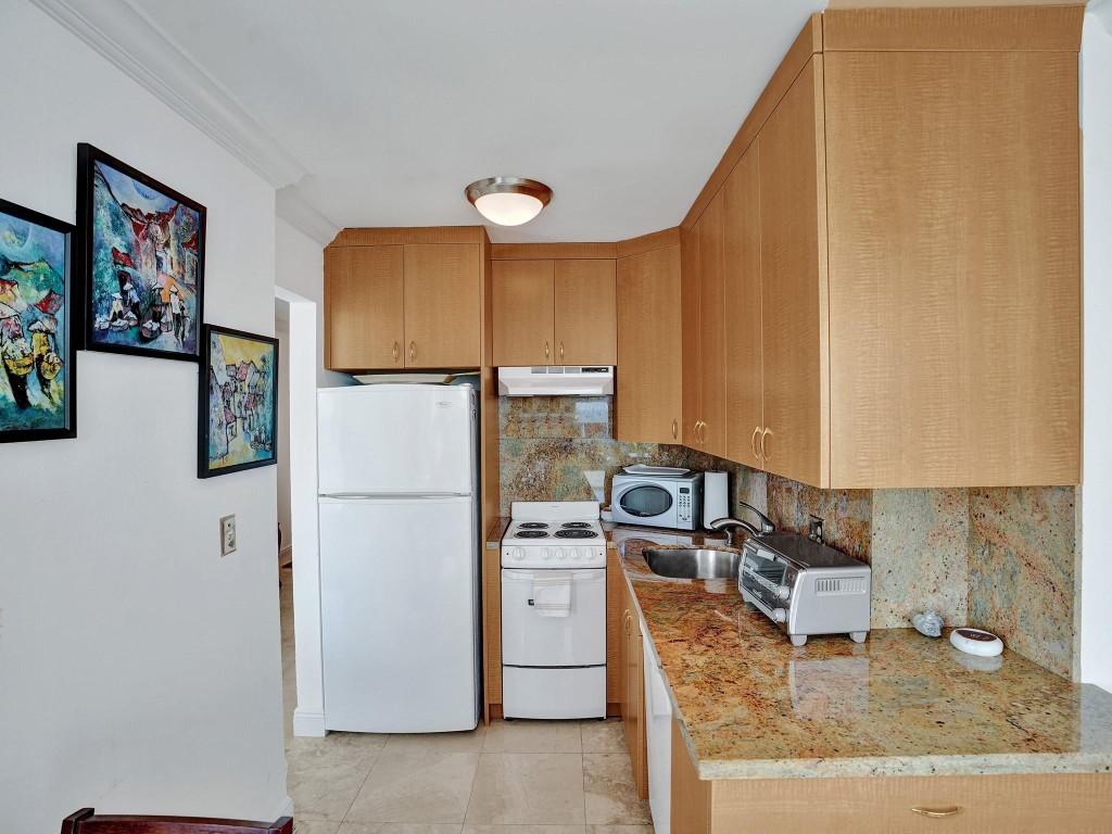 209 N Fort Lauderdale Beach Blvd Unit: 17G