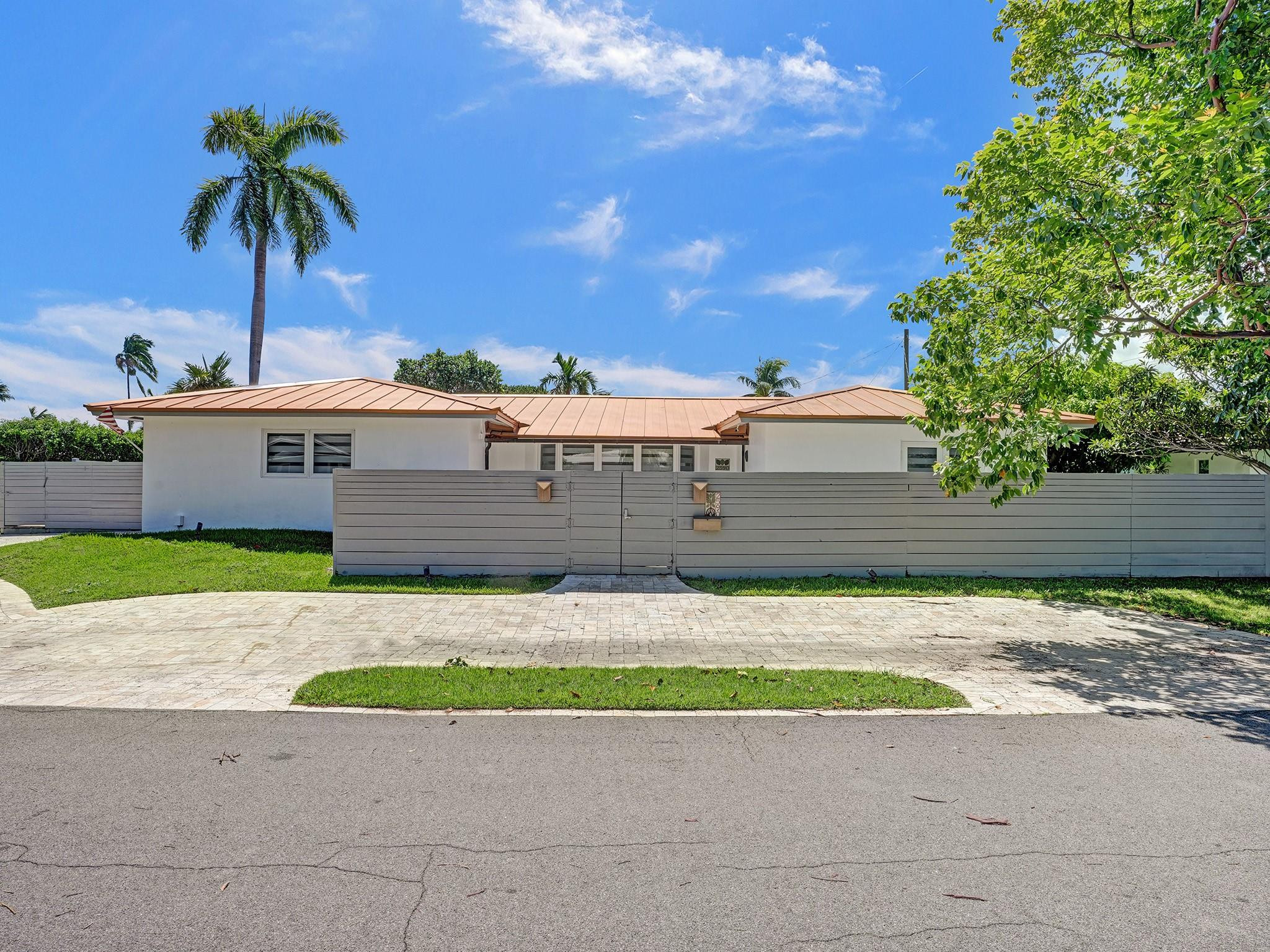 2590 NE 43rd St