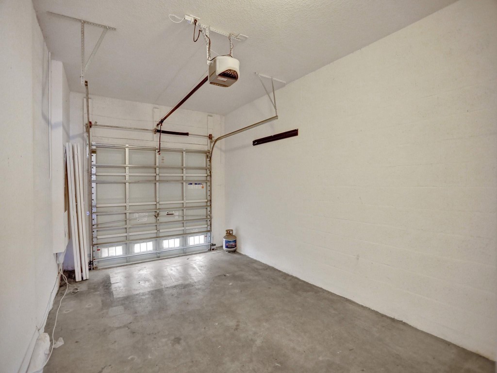 3372 NW 10th Ave 3372