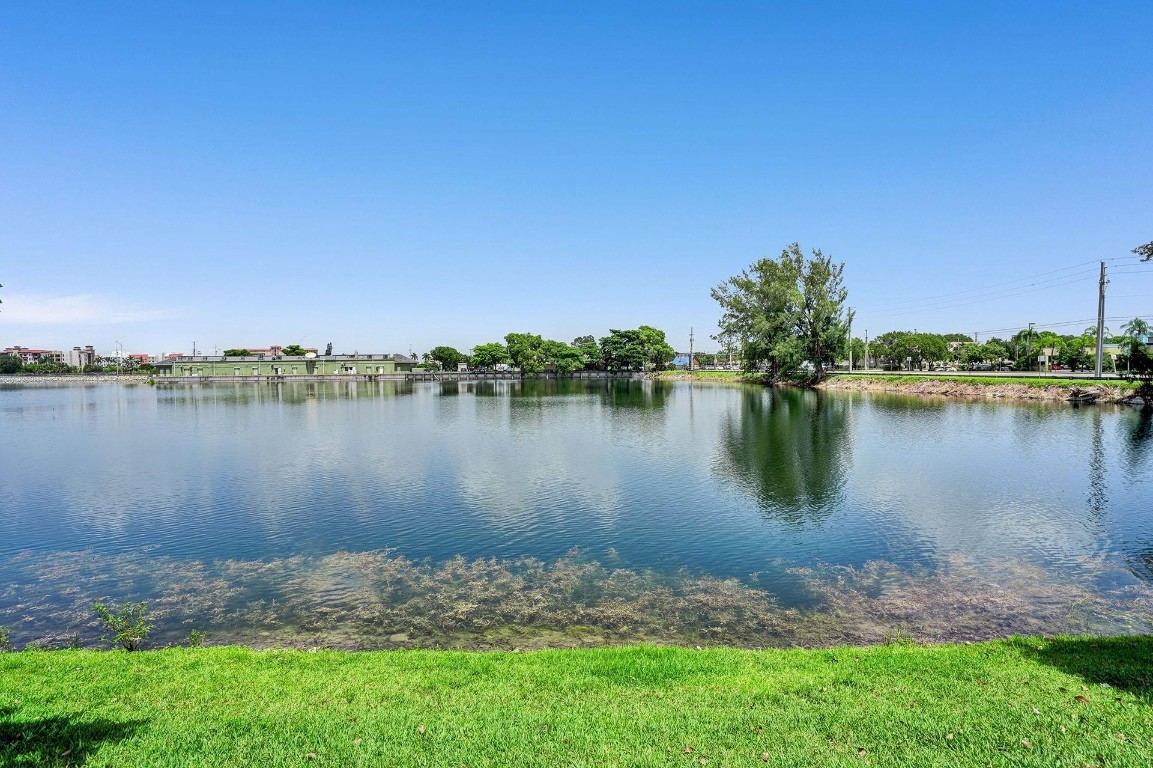 3372 NW 10th Ave 3372