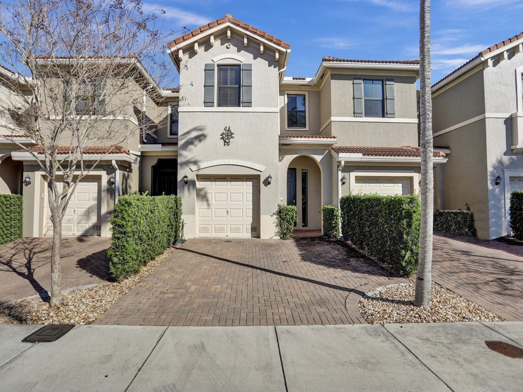 3372 NW 10th Ave 3372