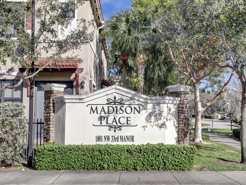 3372 NW 10th Ave 3372