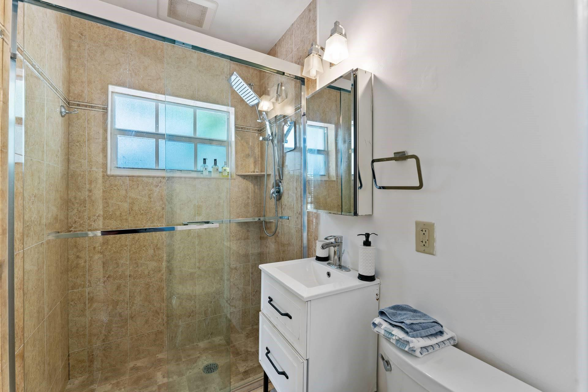 2507 NE 33rd Ave