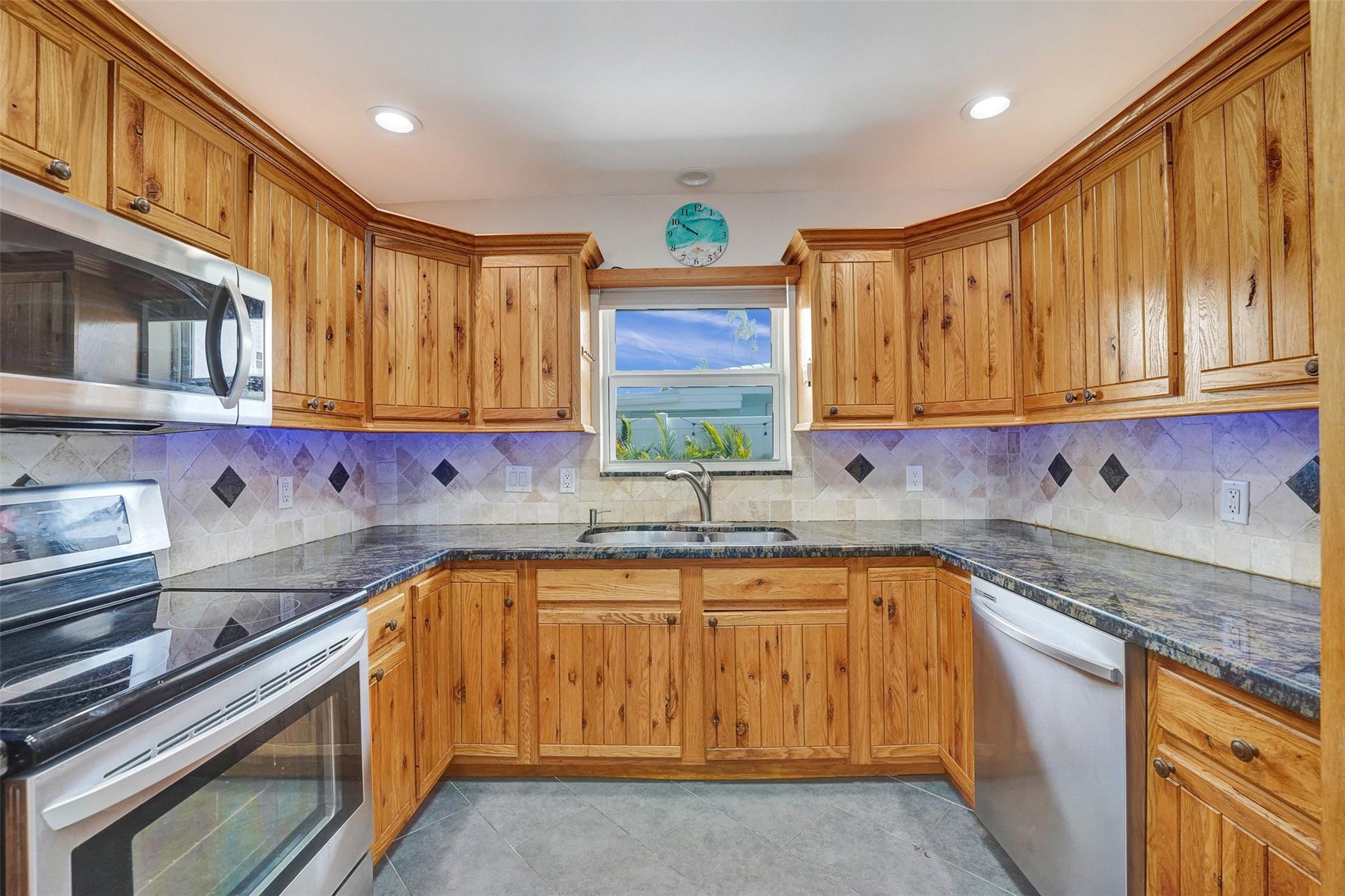 351 SE 6th Ave