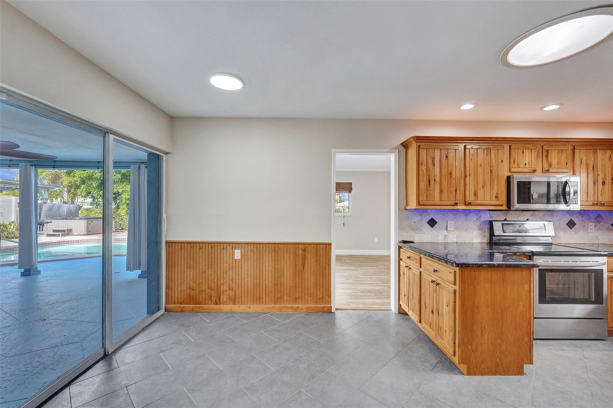 351 SE 6th Ave