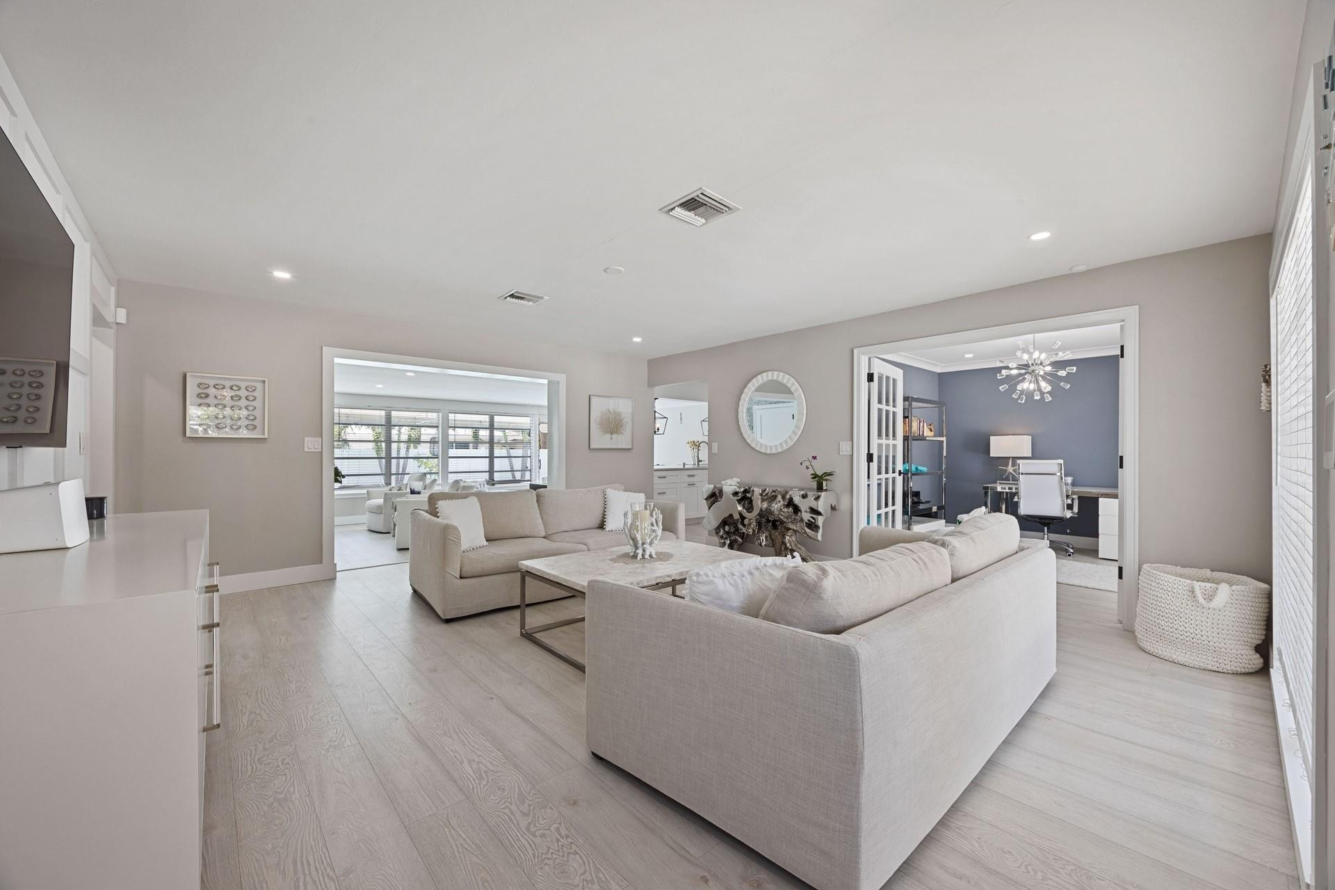 682 W Camino Real