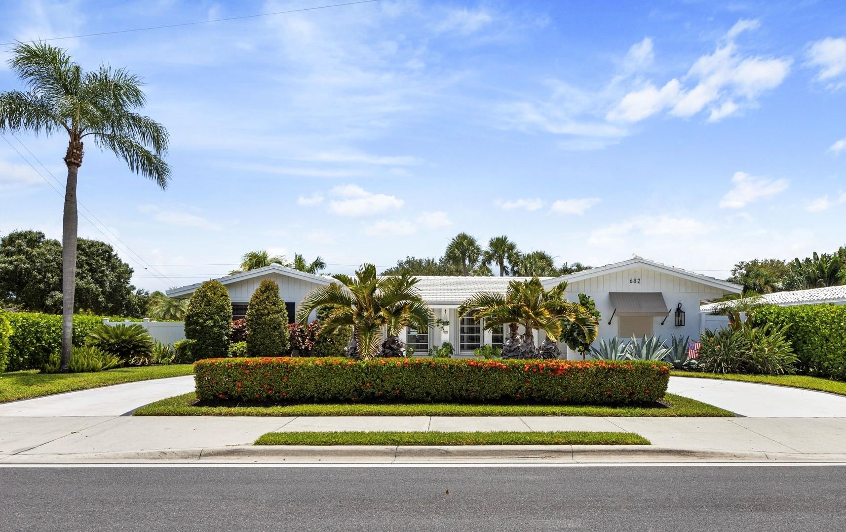 682 W Camino Real
