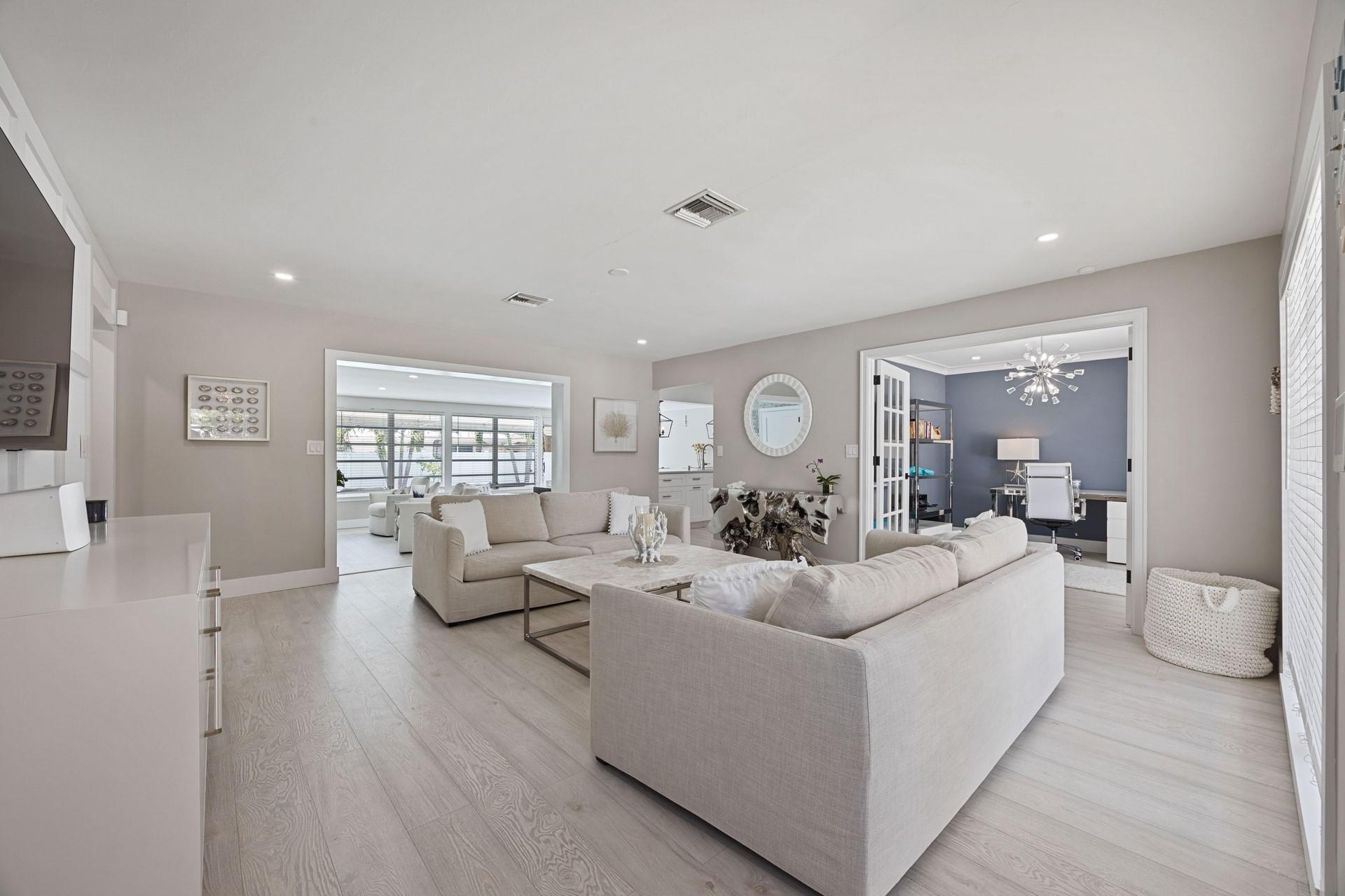 682 W Camino Real