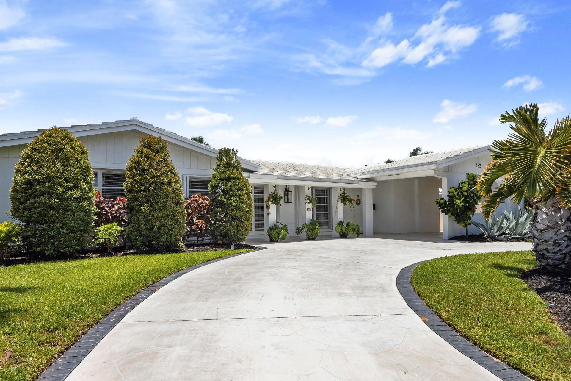 682 W Camino Real