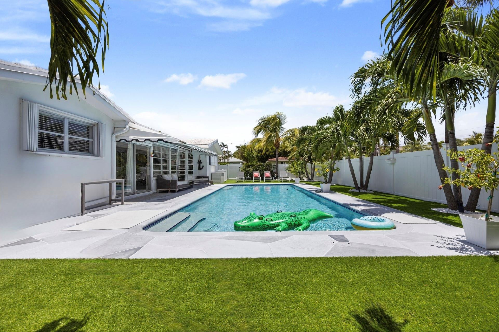 682 W Camino Real