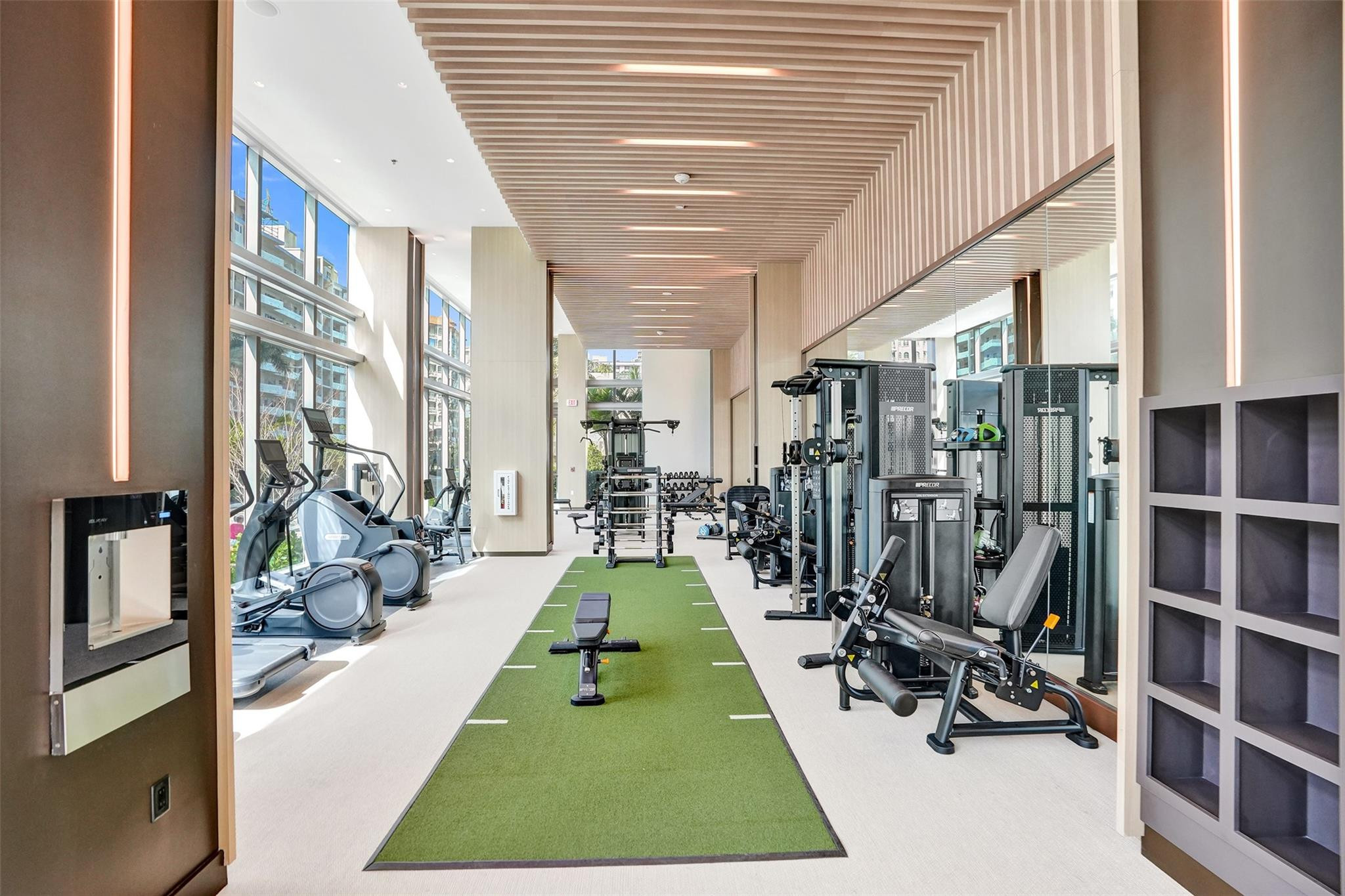 153 N Seabreeze Boulevard 1204