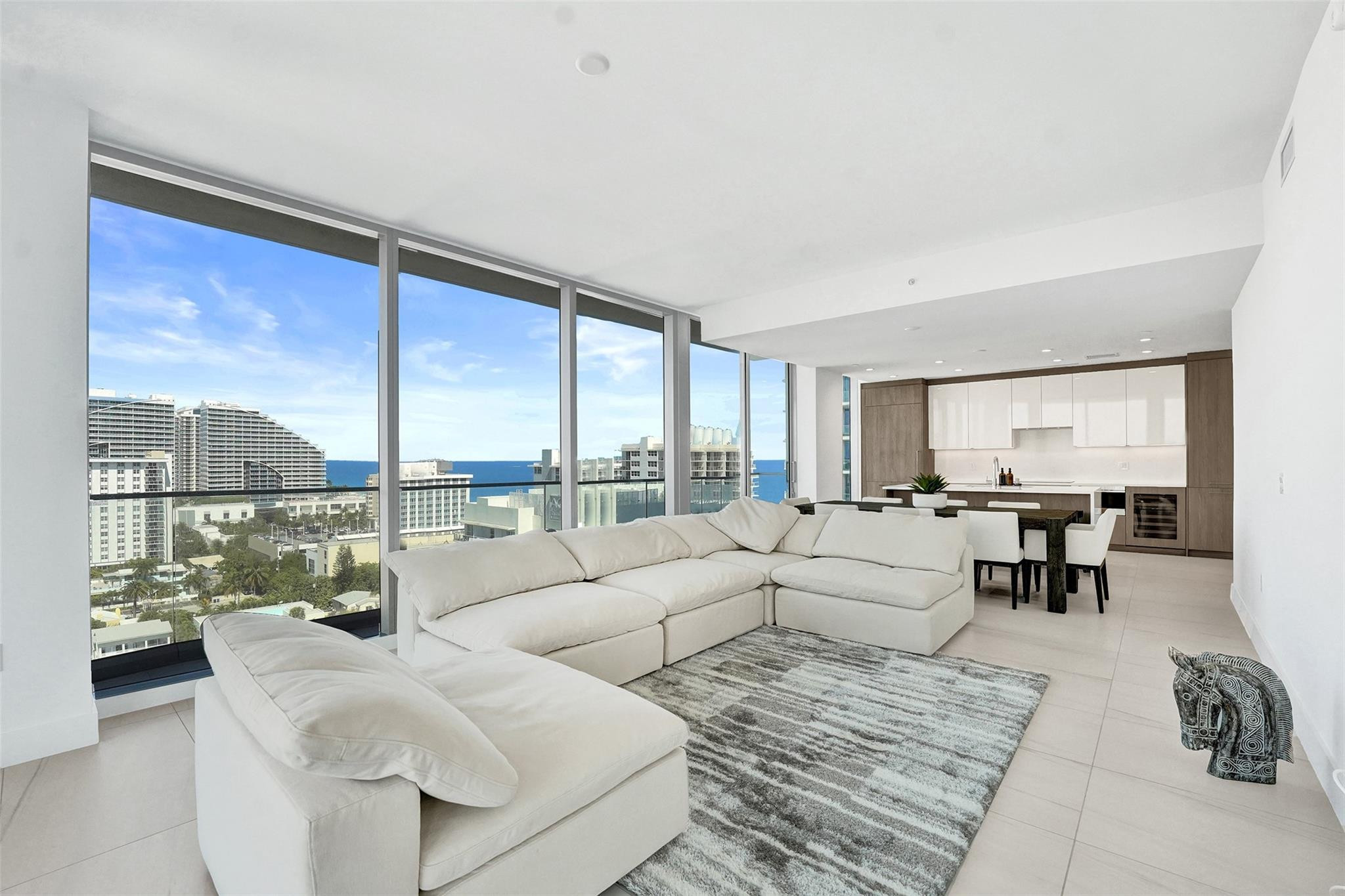 153 N Seabreeze Boulevard 1204