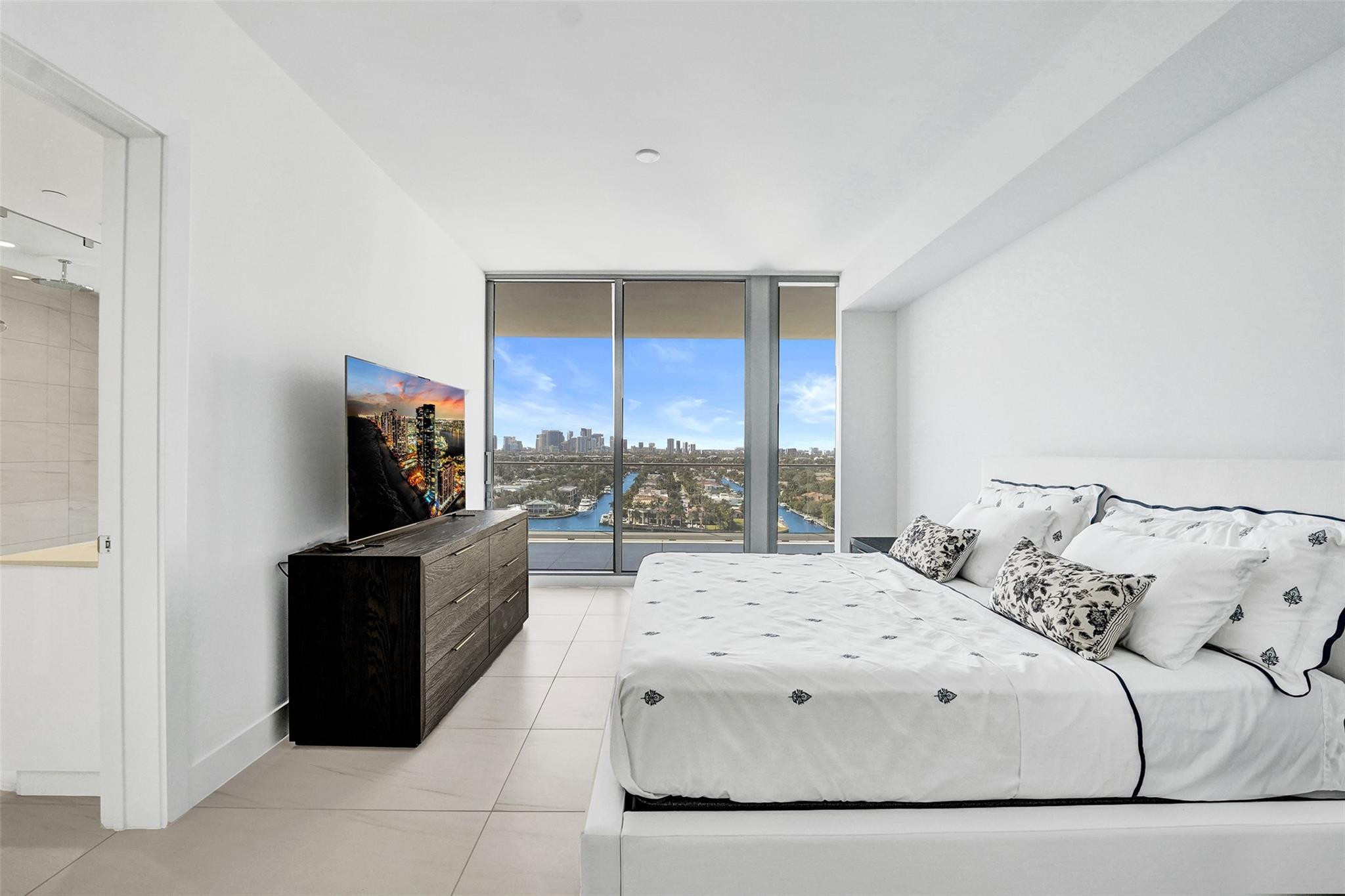 153 N Seabreeze Boulevard 1204