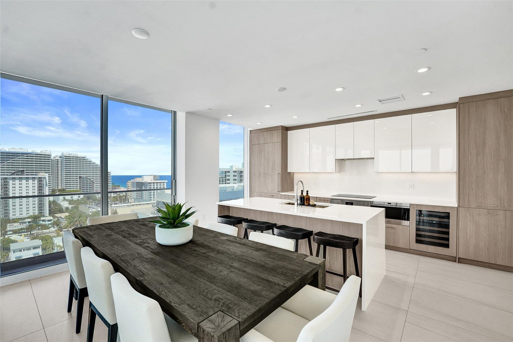 153 N Seabreeze Boulevard 1204