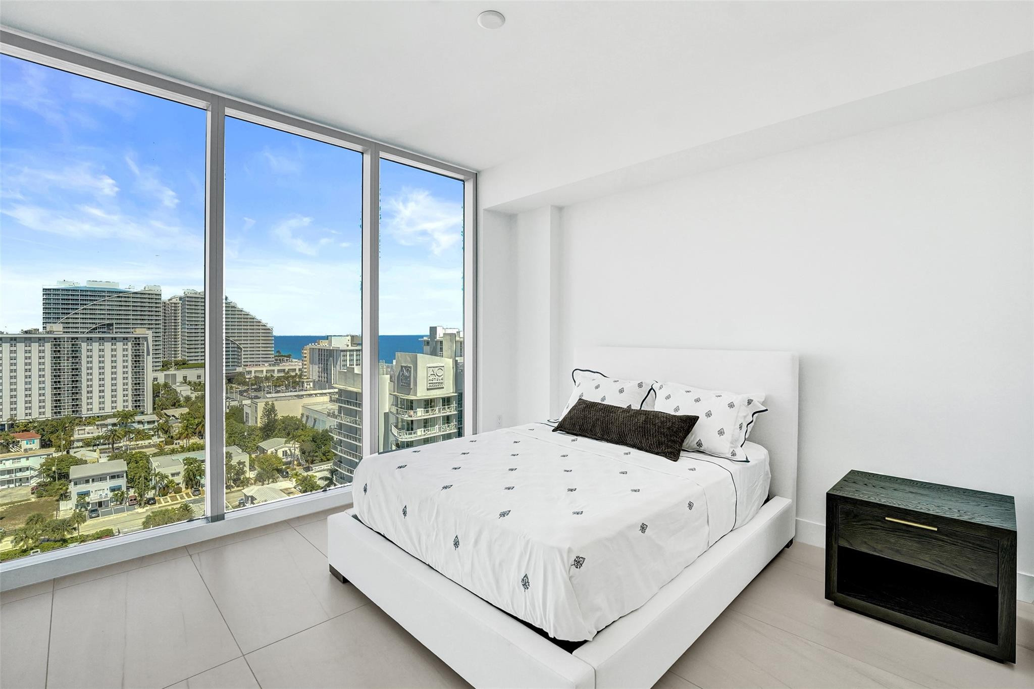 153 N Seabreeze Boulevard 1204