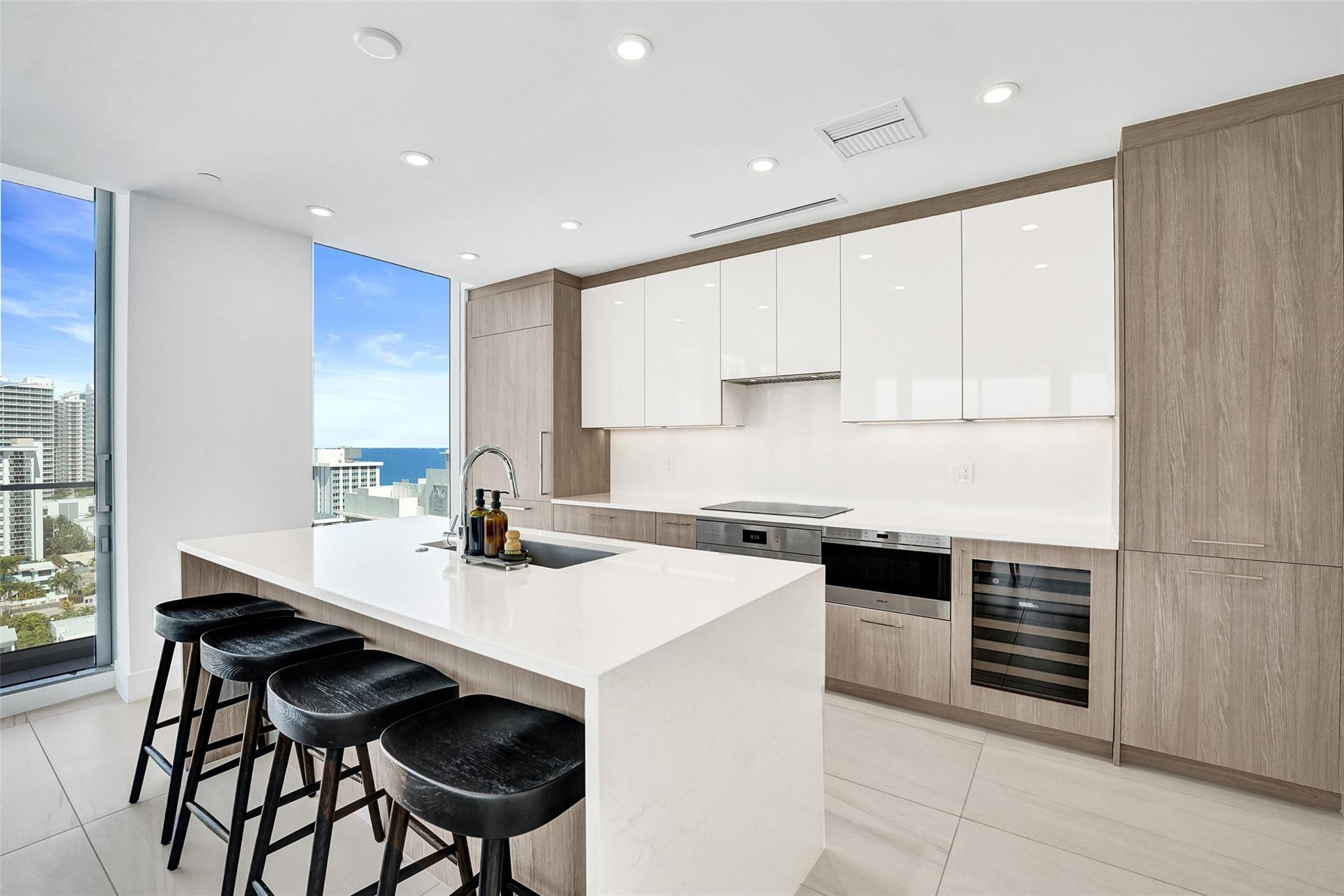 153 N Seabreeze Boulevard 1204