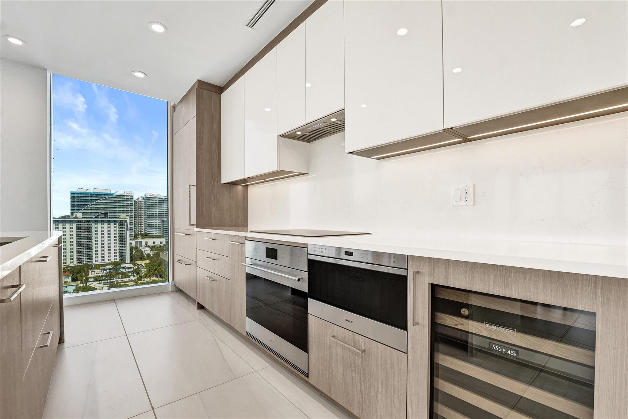 153 N Seabreeze Boulevard 1204