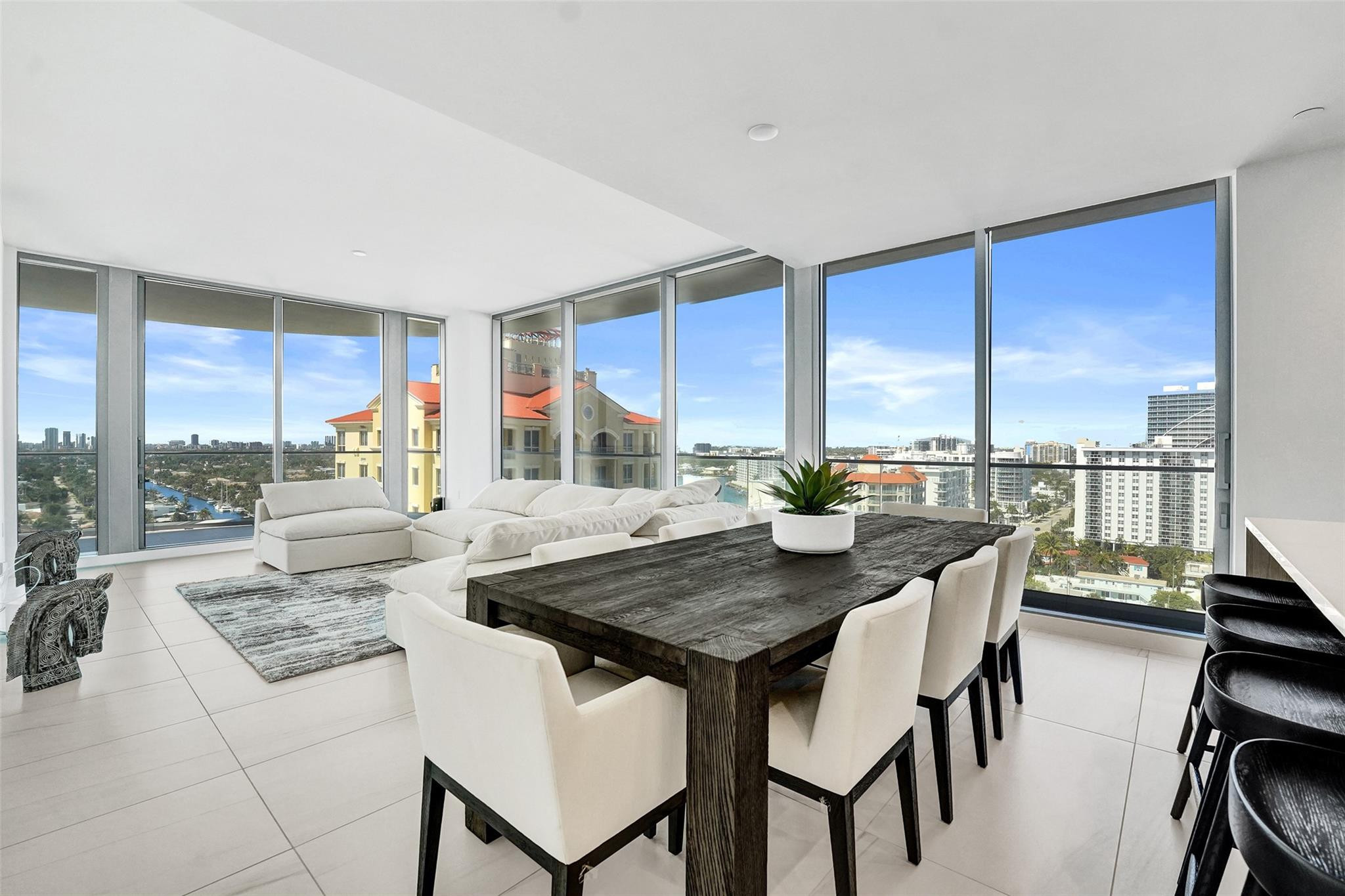 153 N Seabreeze Boulevard 1204