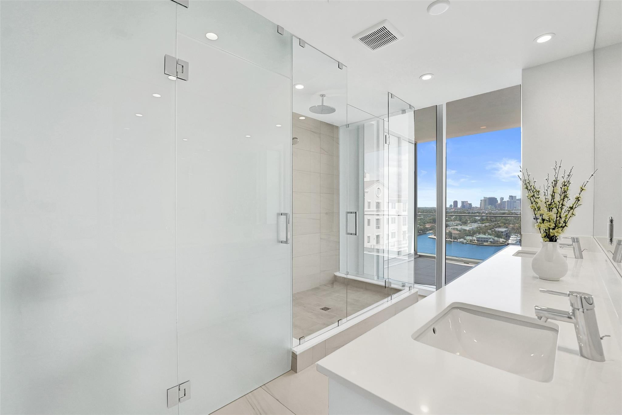 153 N Seabreeze Boulevard 1204