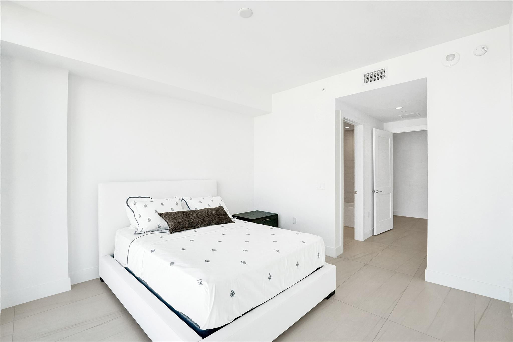 153 N Seabreeze Boulevard 1204