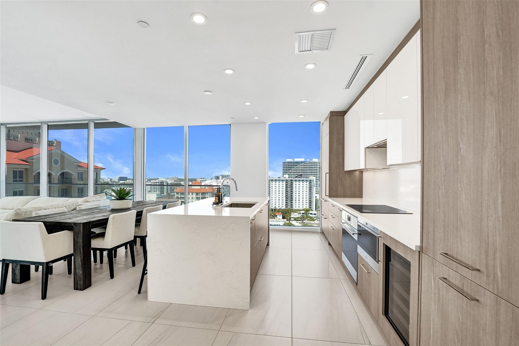 153 N Seabreeze Boulevard 1204