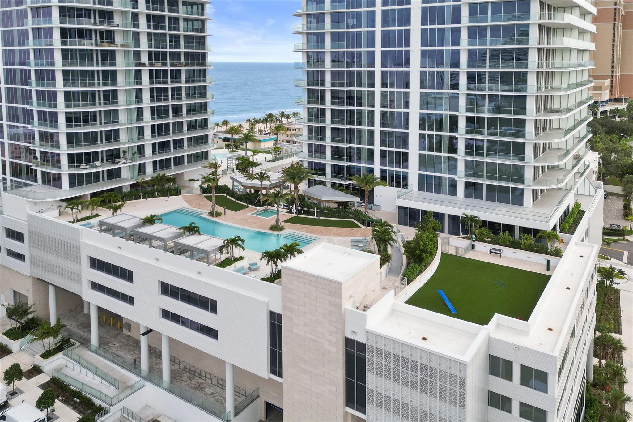 153 N Seabreeze Boulevard 1204