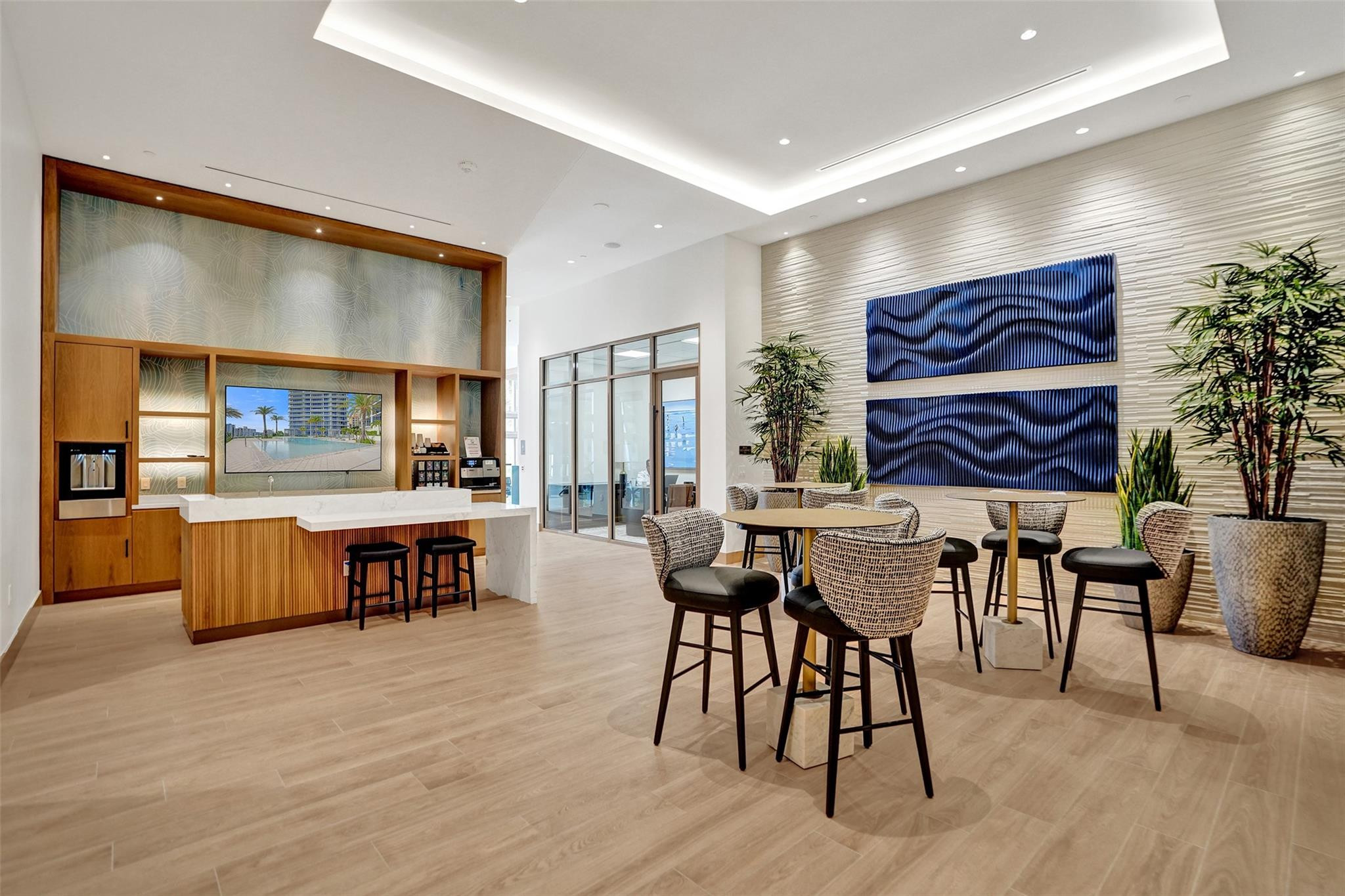 153 N Seabreeze Boulevard 1204