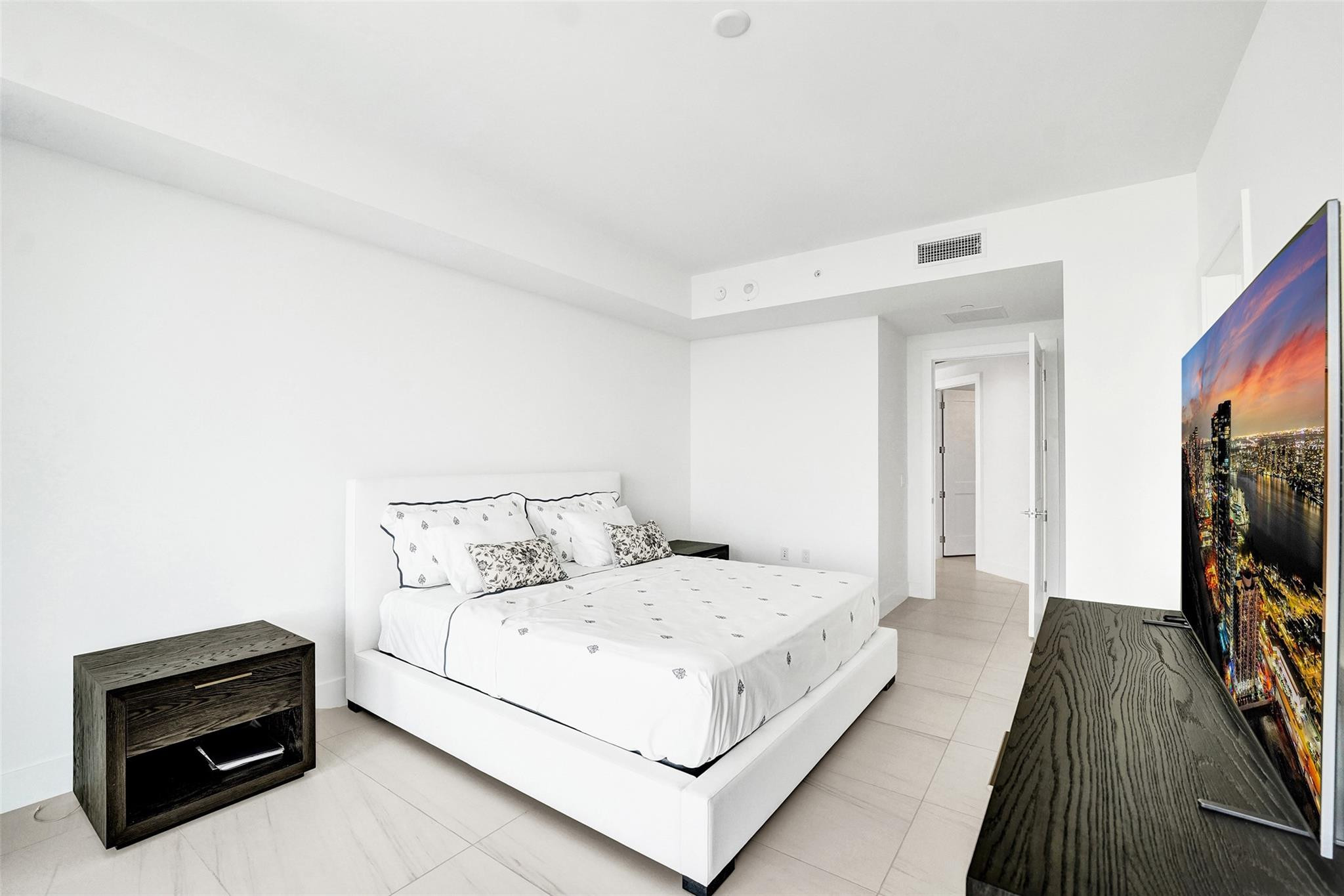 153 N Seabreeze Boulevard 1204