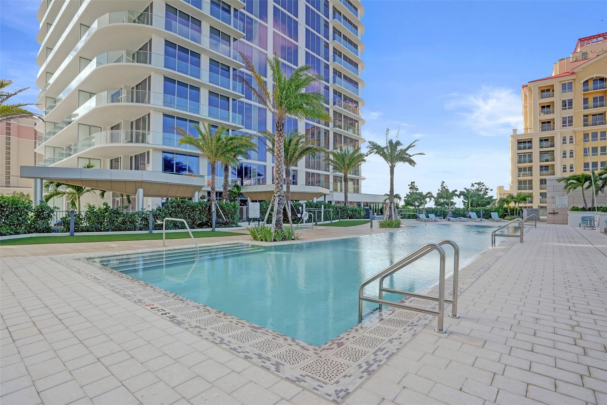 153 N Seabreeze Boulevard 1204